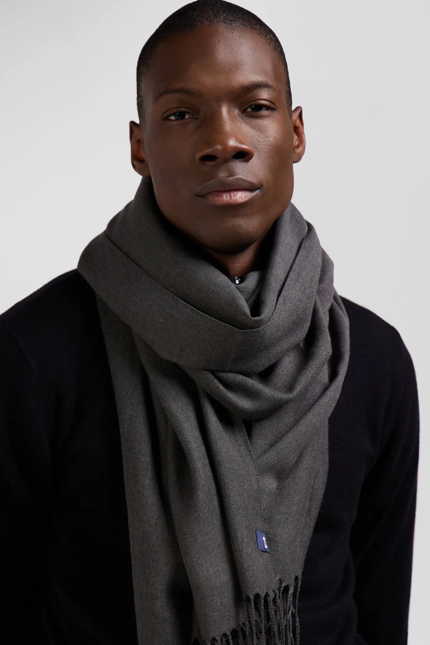 Anthracite grey fringed plain scarf