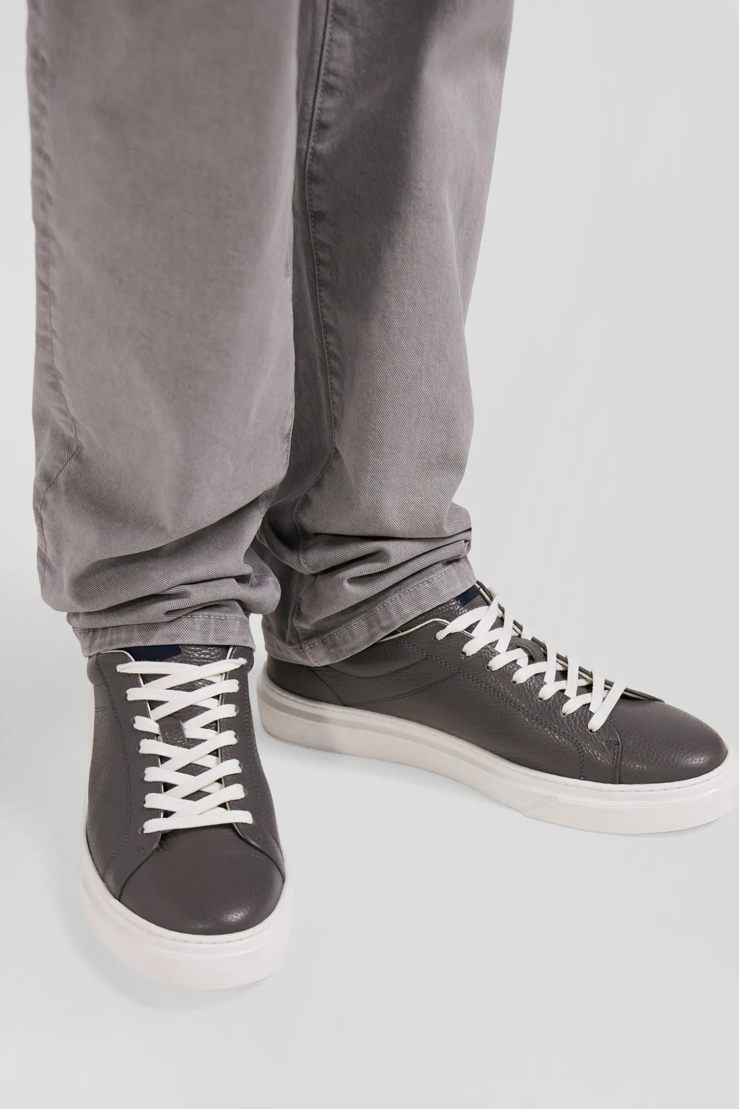 Anthracite grey low-top leather sneakers