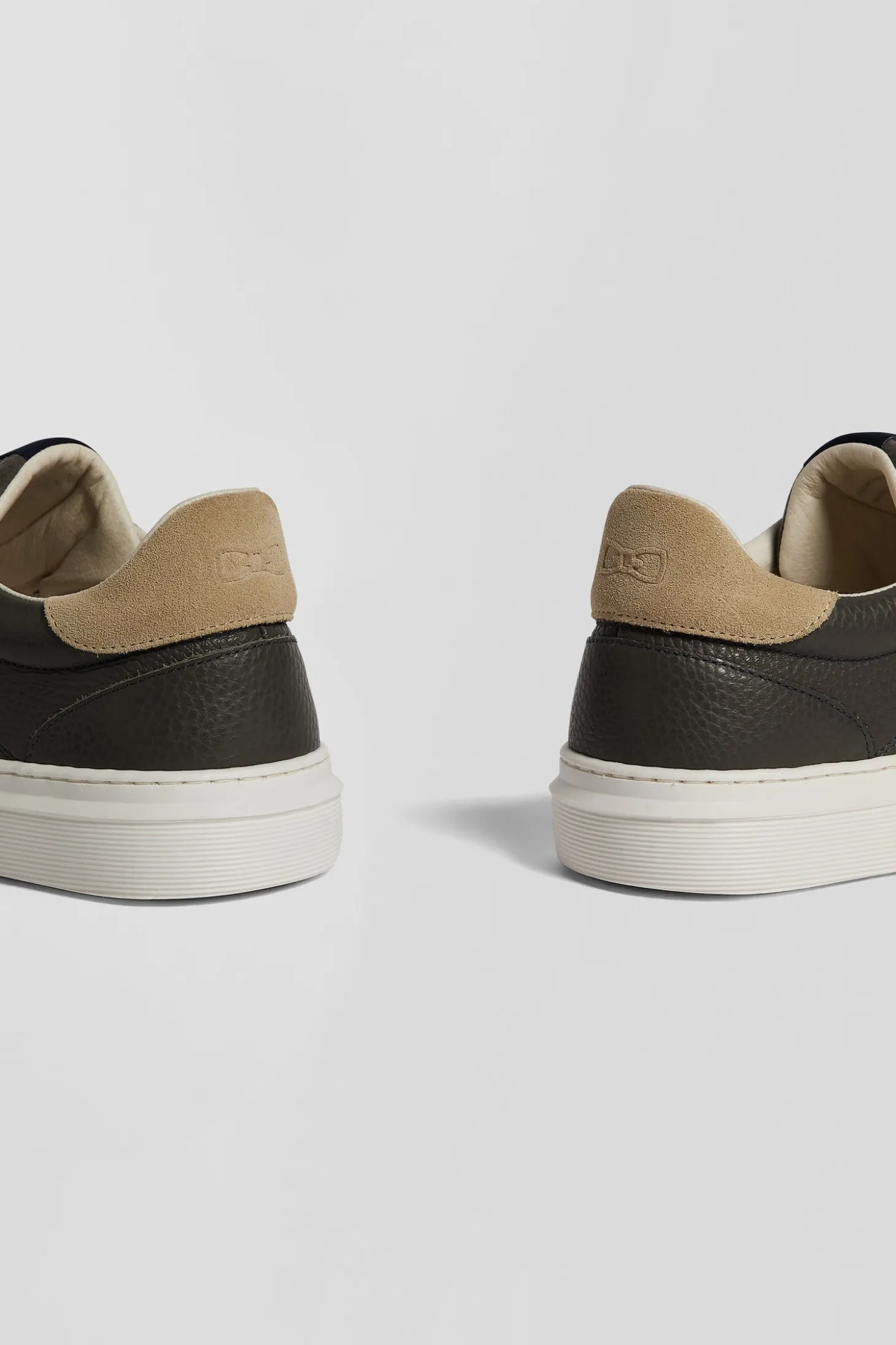 Anthracite grey low-top leather sneakers