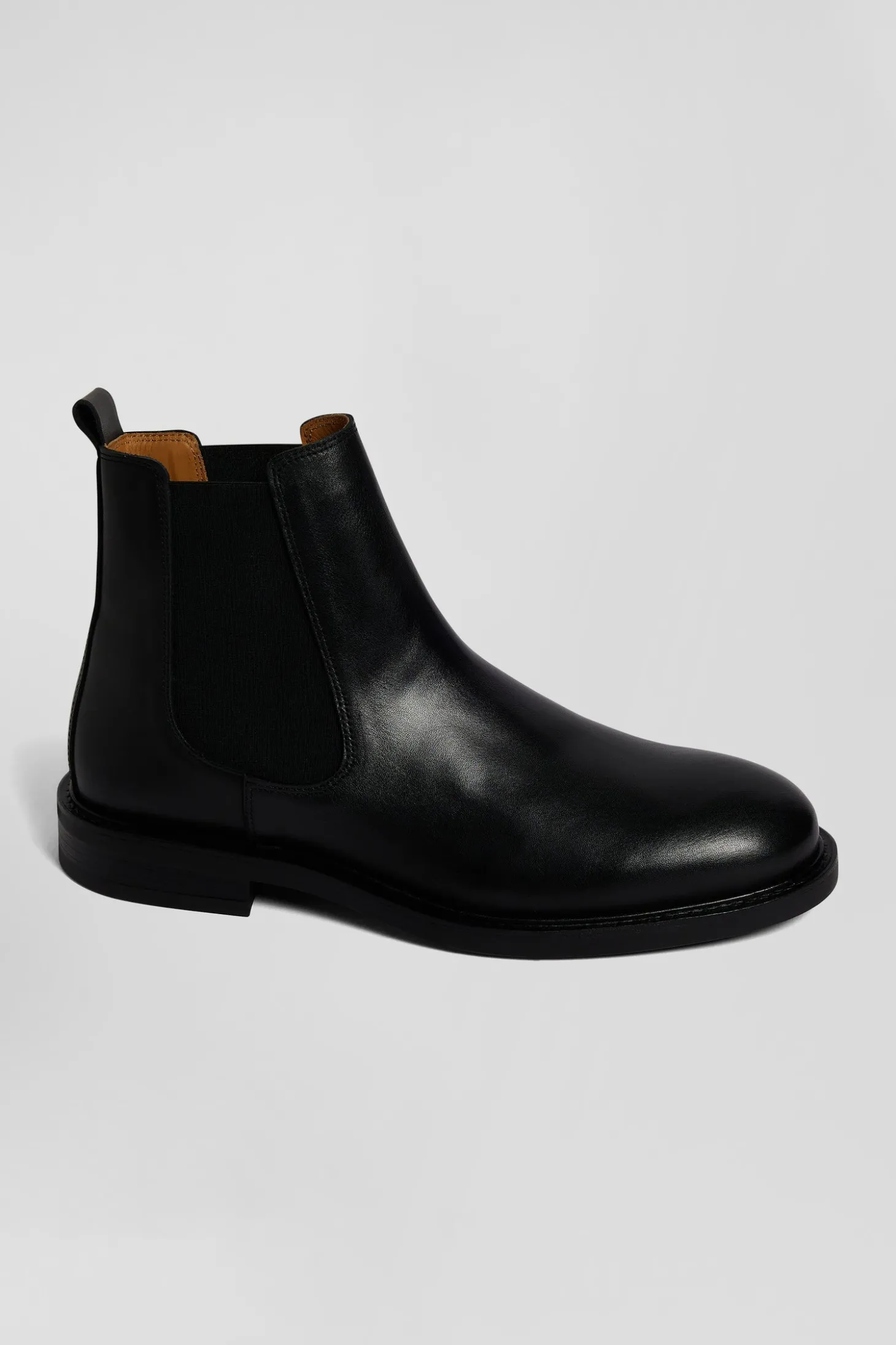 Black leather Chelsea boots