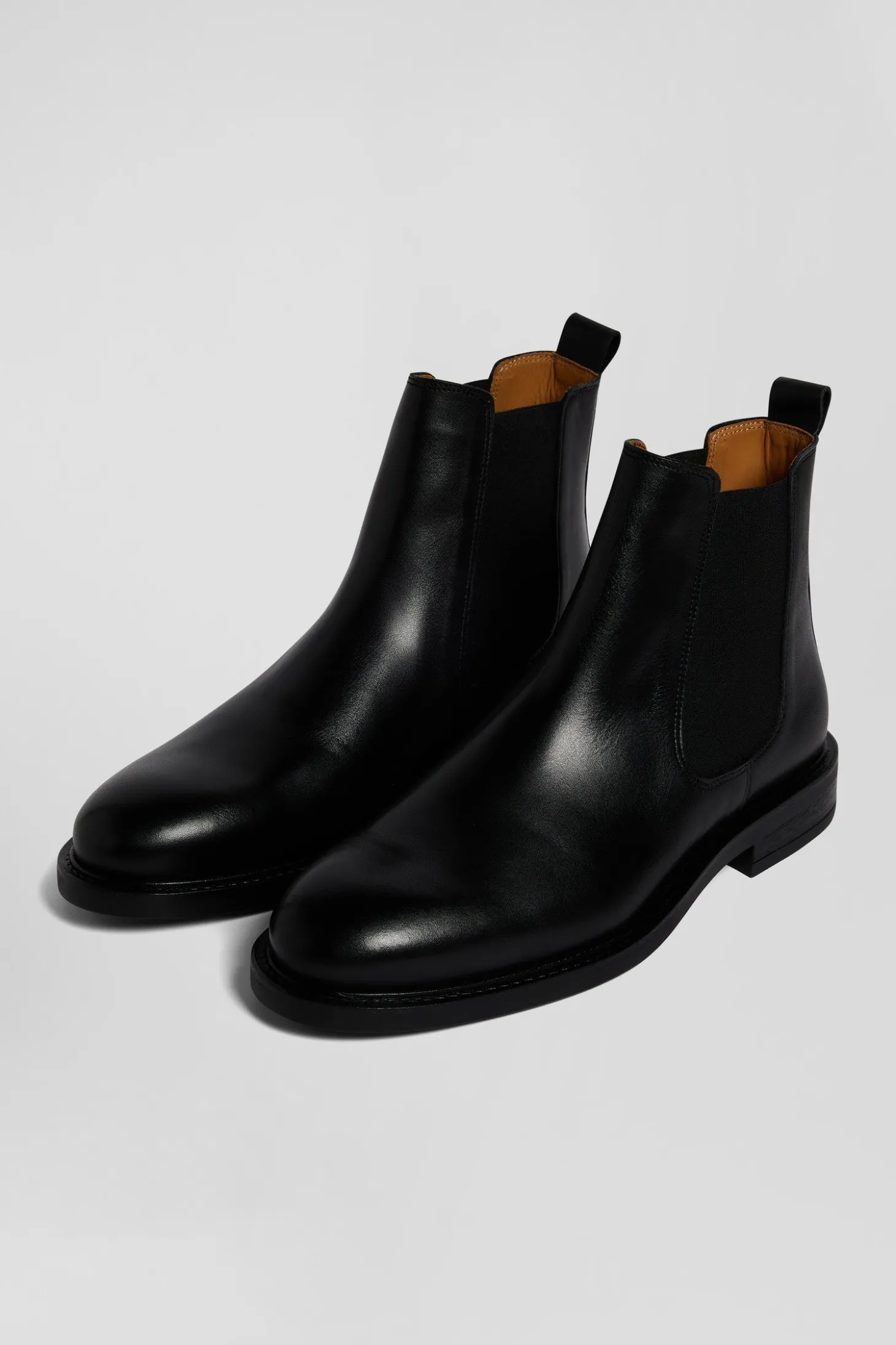 Black leather Chelsea boots