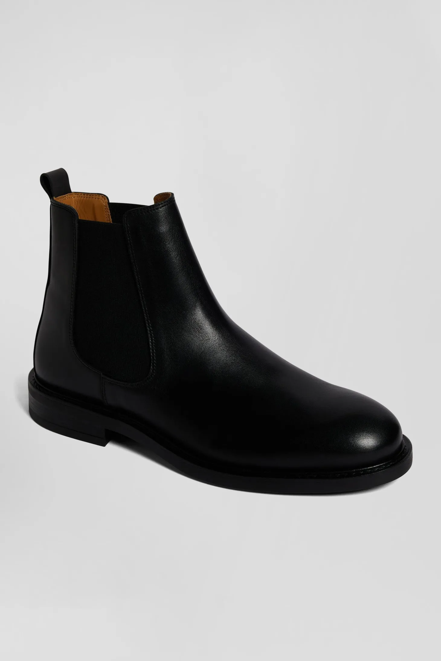 Black leather Chelsea boots