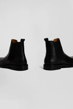 Black leather Chelsea boots