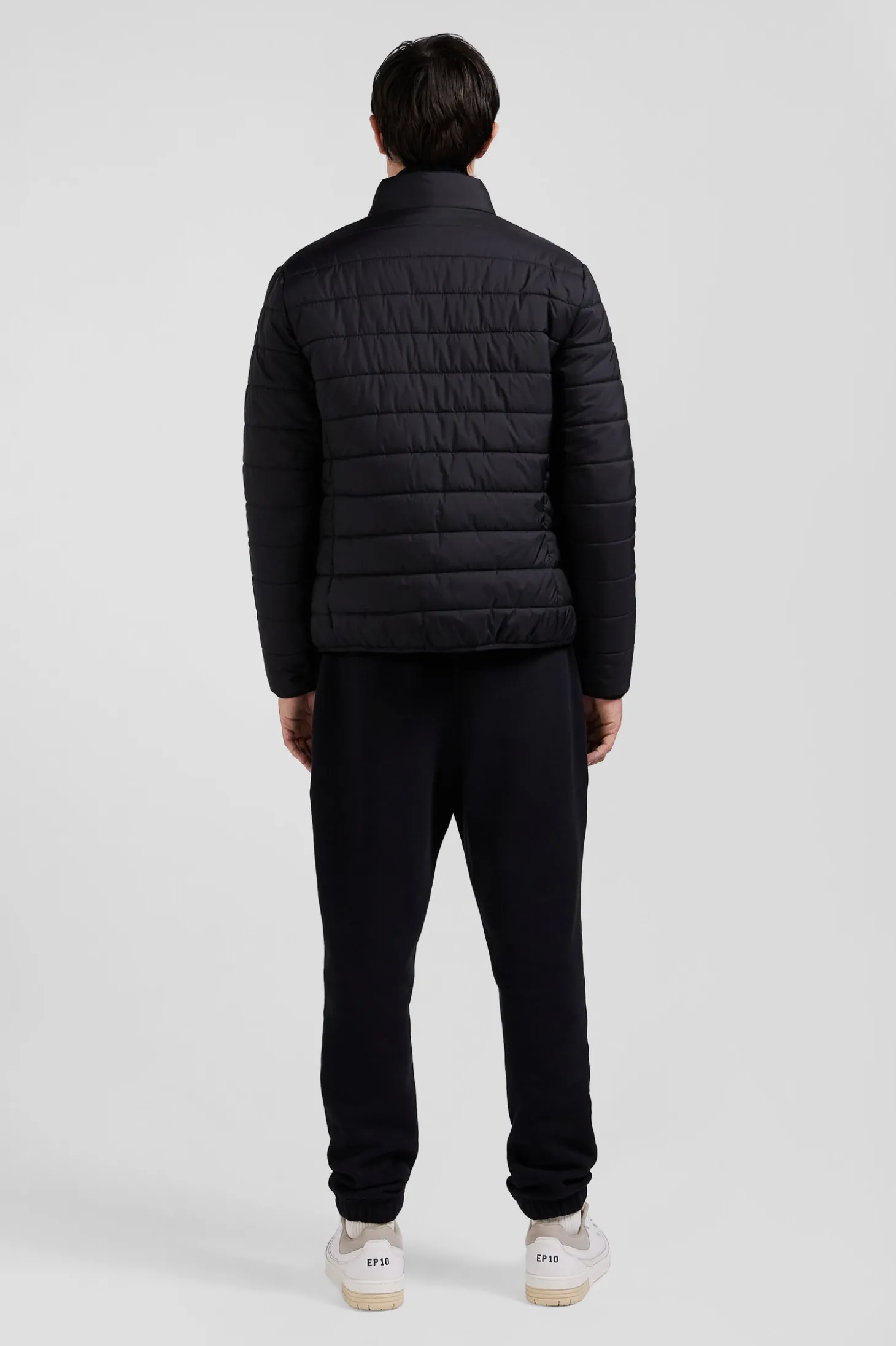 Black long-sleeved high collar down jacket