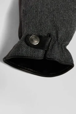 Black smooth leather gloves