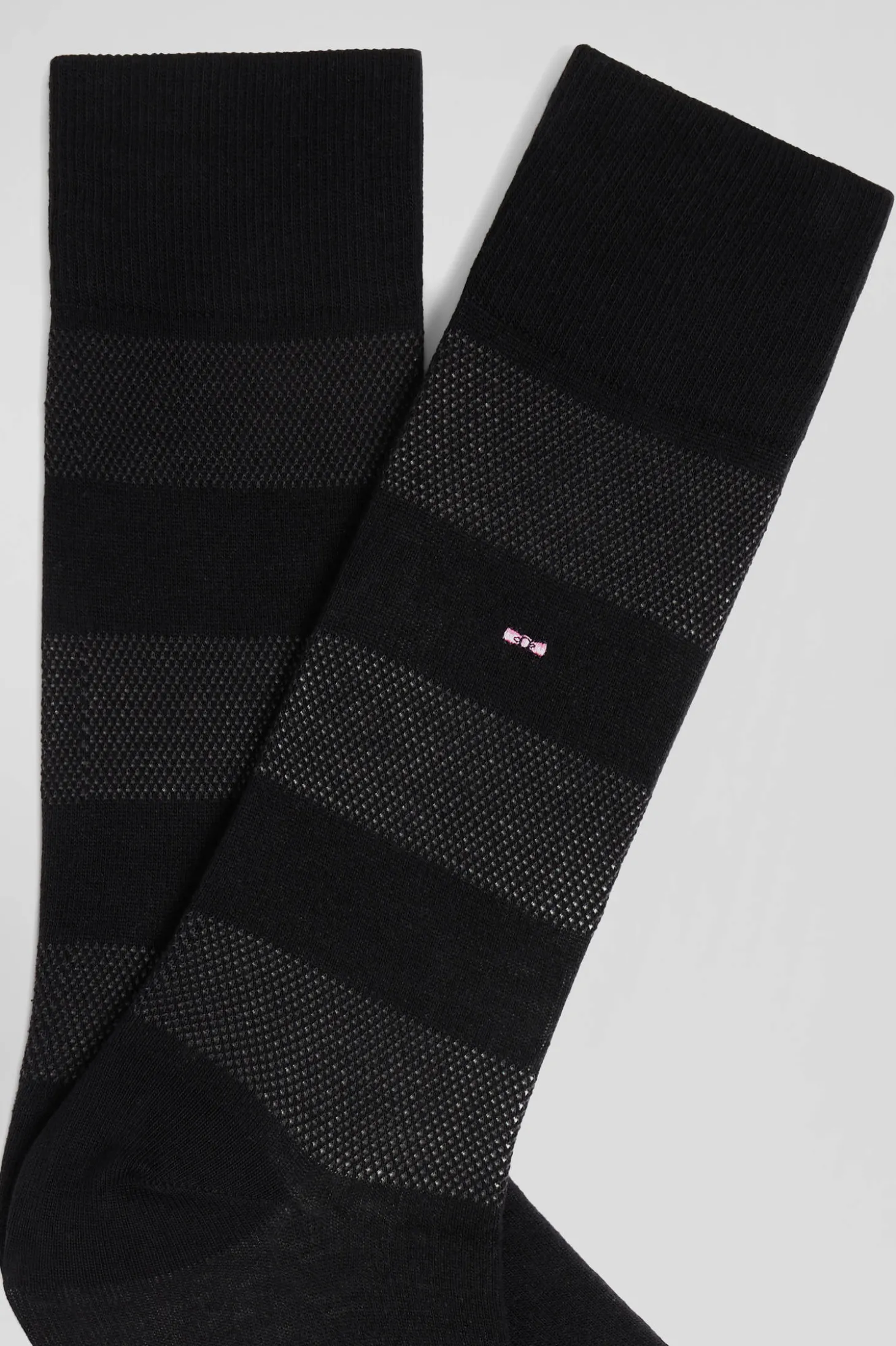 Black socks with knit plays in stretch cotton