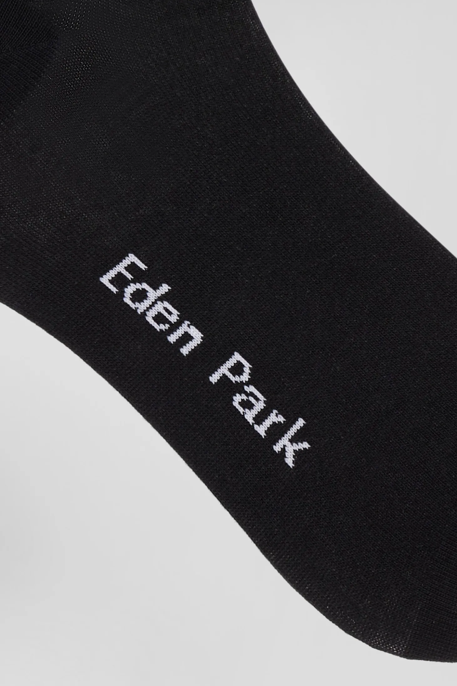Black socks with knit plays in stretch cotton