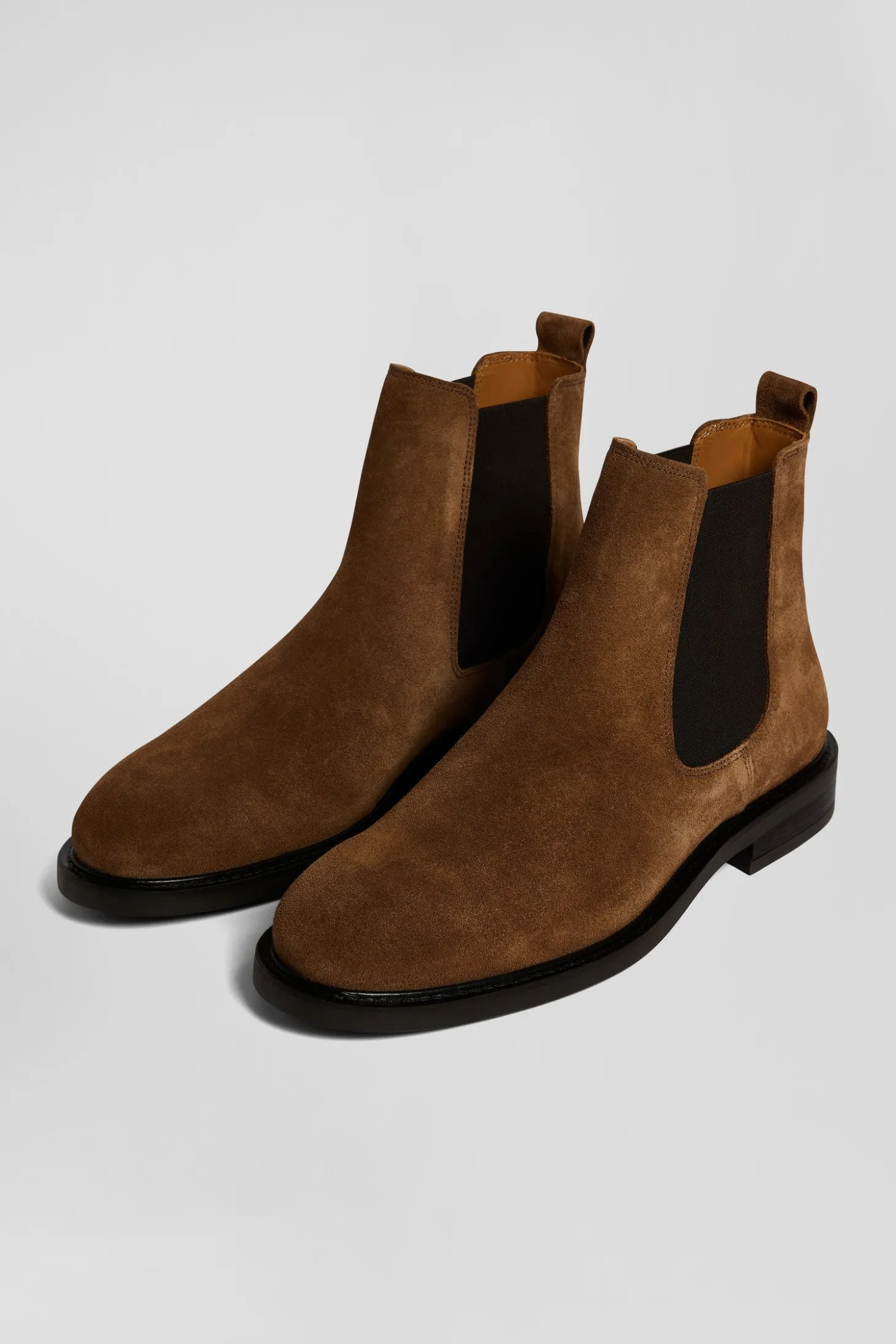 Brown cowhide leather Chelsea boots
