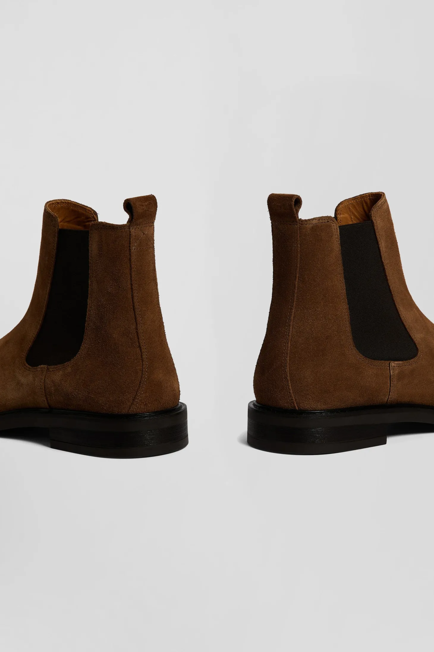 Brown cowhide leather Chelsea boots
