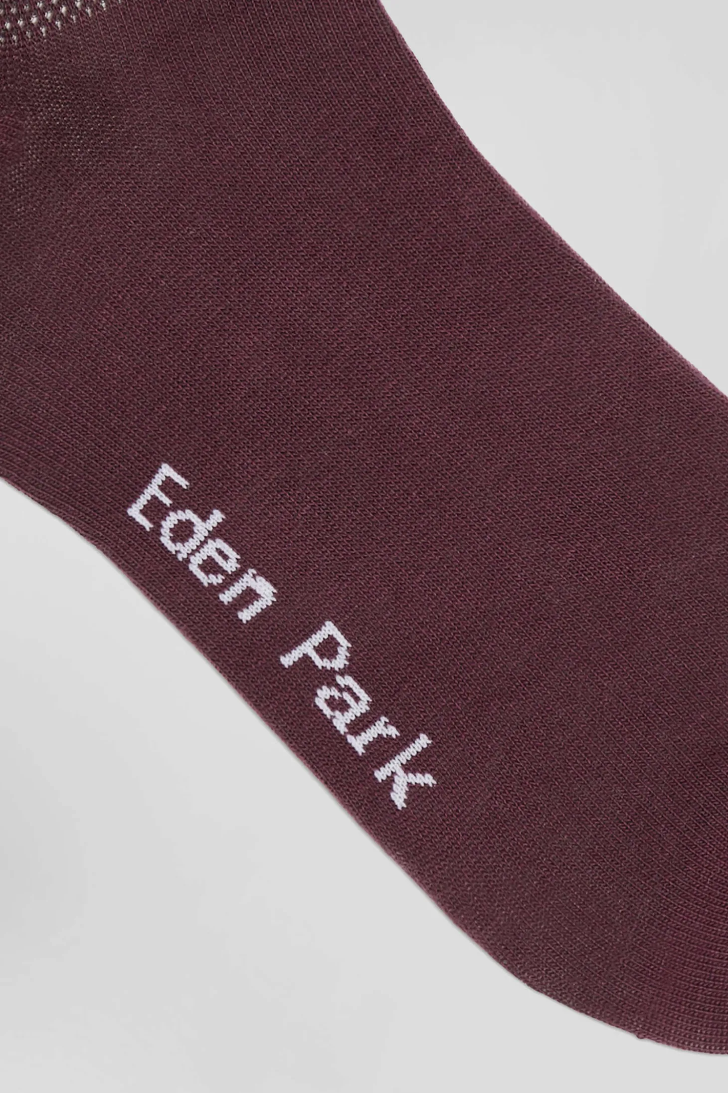 Burgundy socks with knit plays in stretch cotton