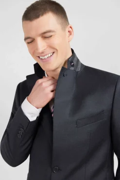 Fitted suit in dark grey wool