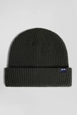 Green knitted beanie with bow tie embroidery