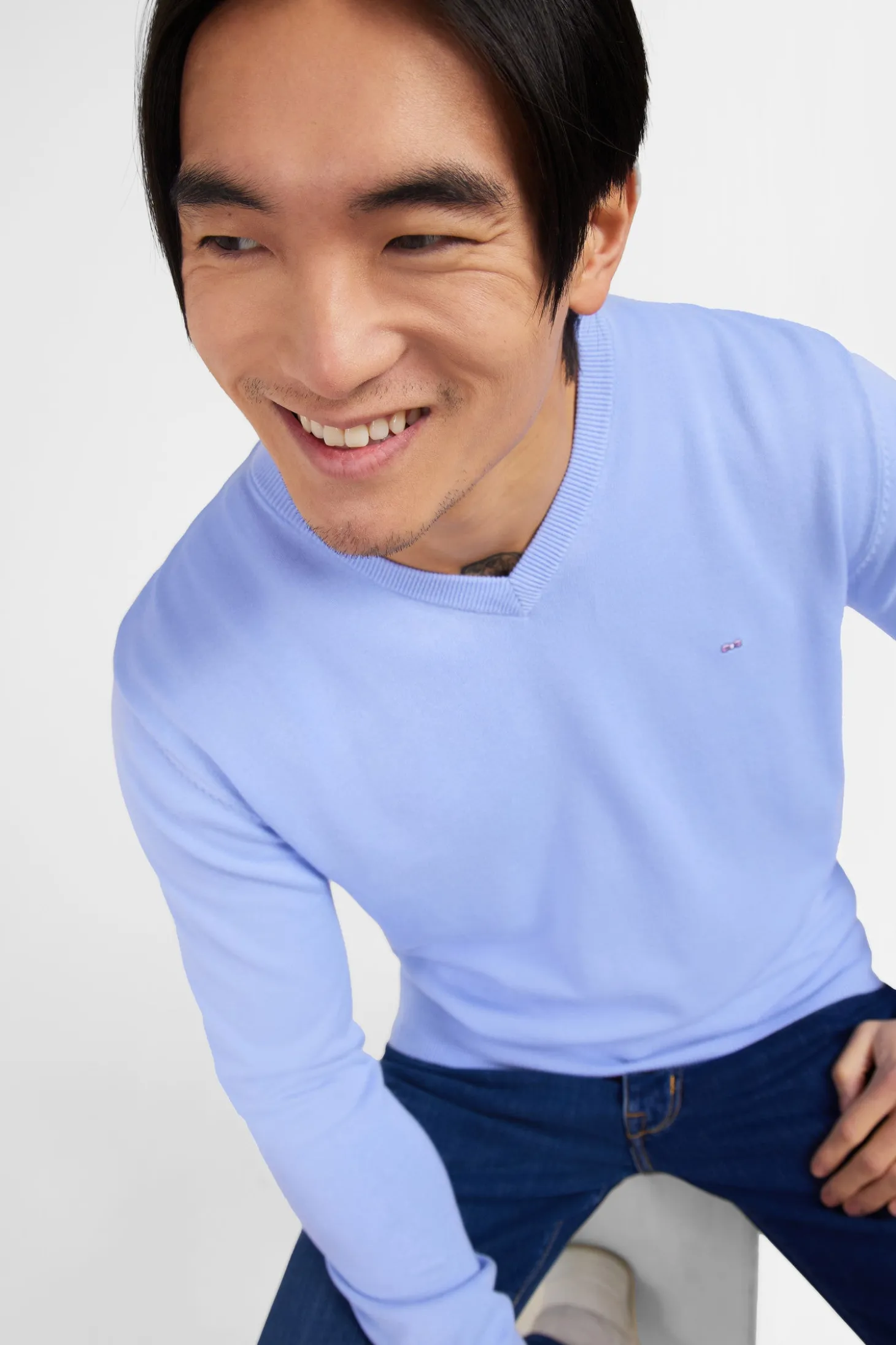 Light blue V-neck cotton jersey jumper