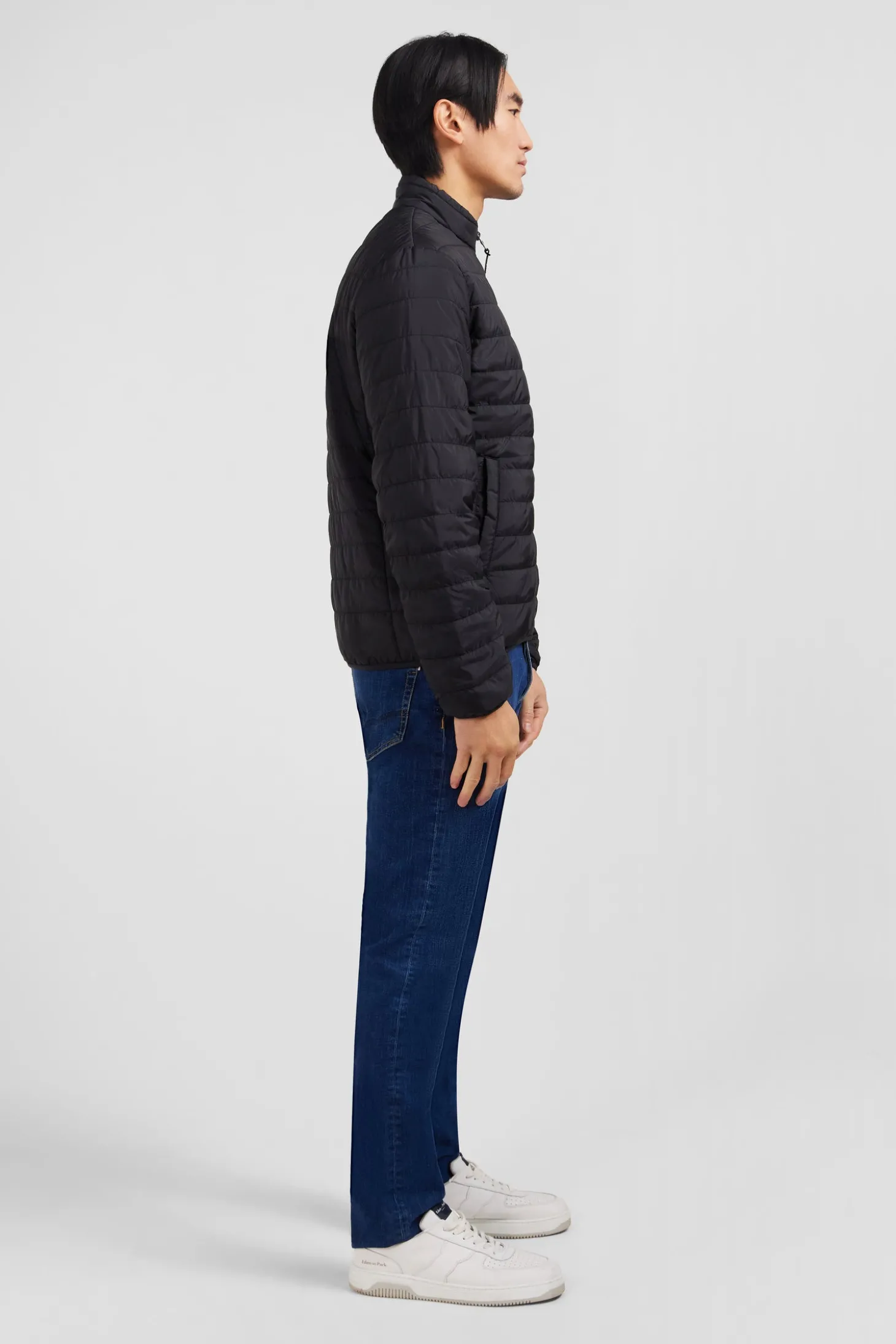 Lightweight, long-sleeved puffa jacket in black