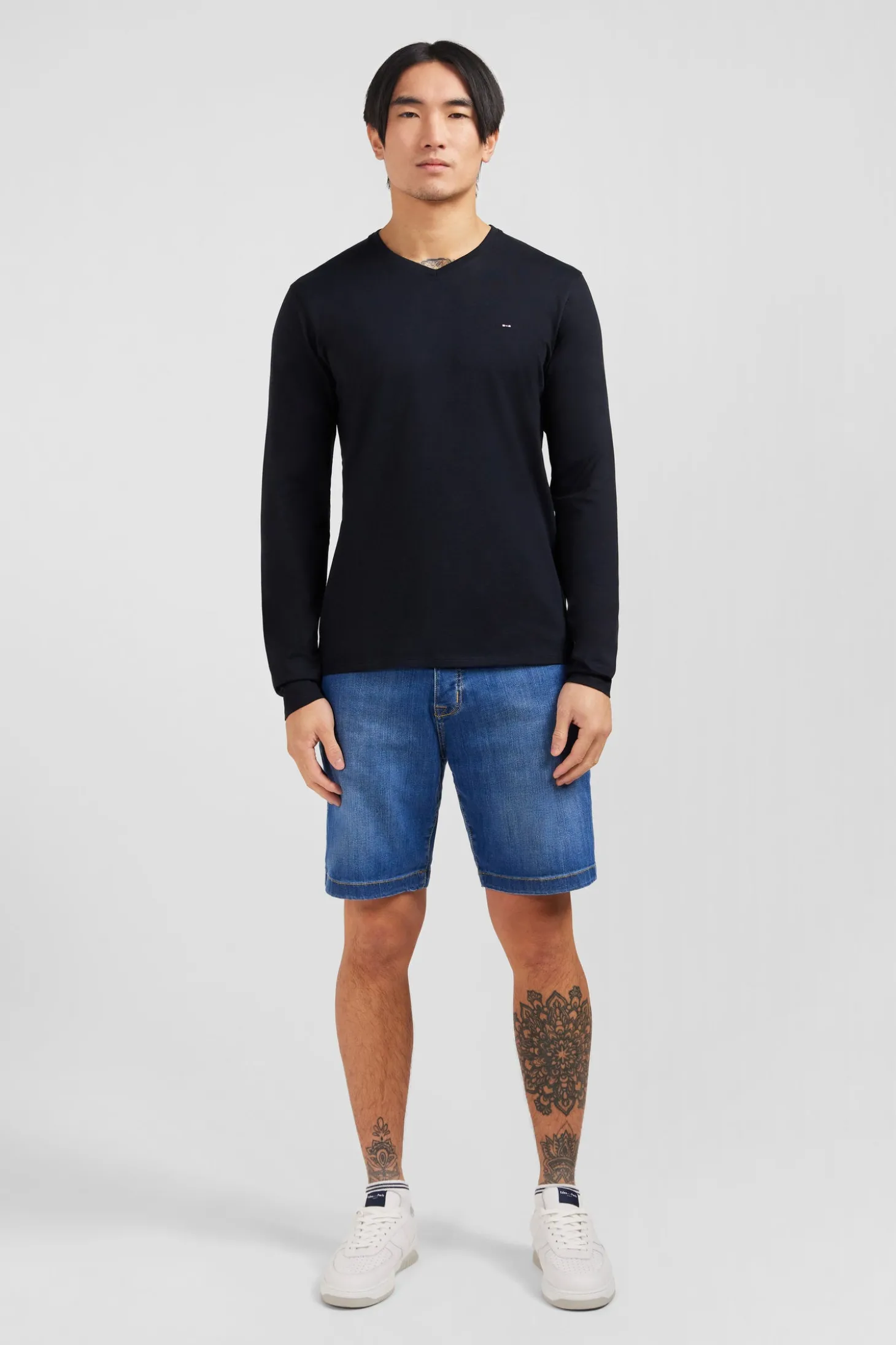 Long sleeved black V neck t-shirt