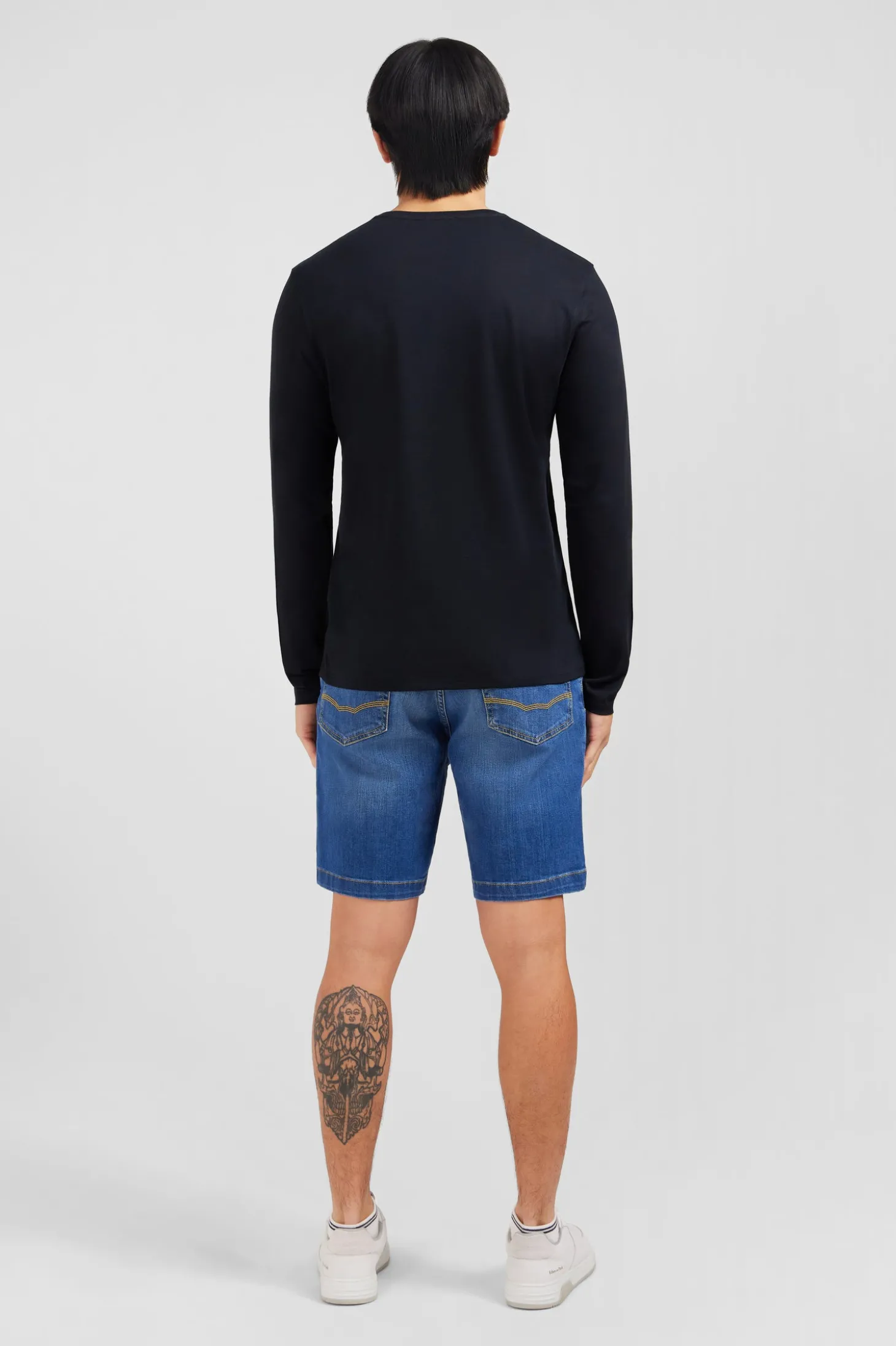 Long sleeved black V neck t-shirt
