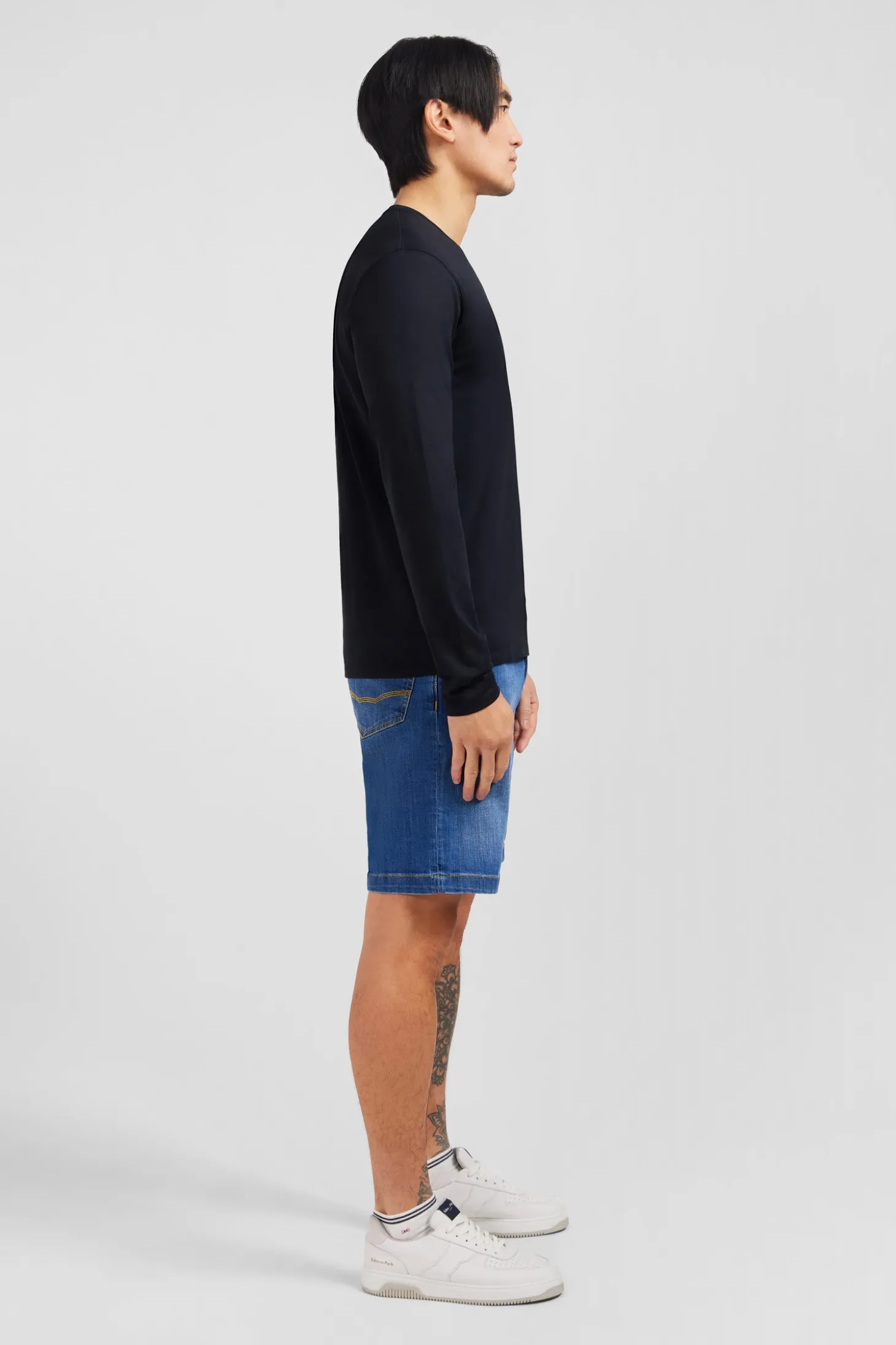 Long sleeved black V neck t-shirt