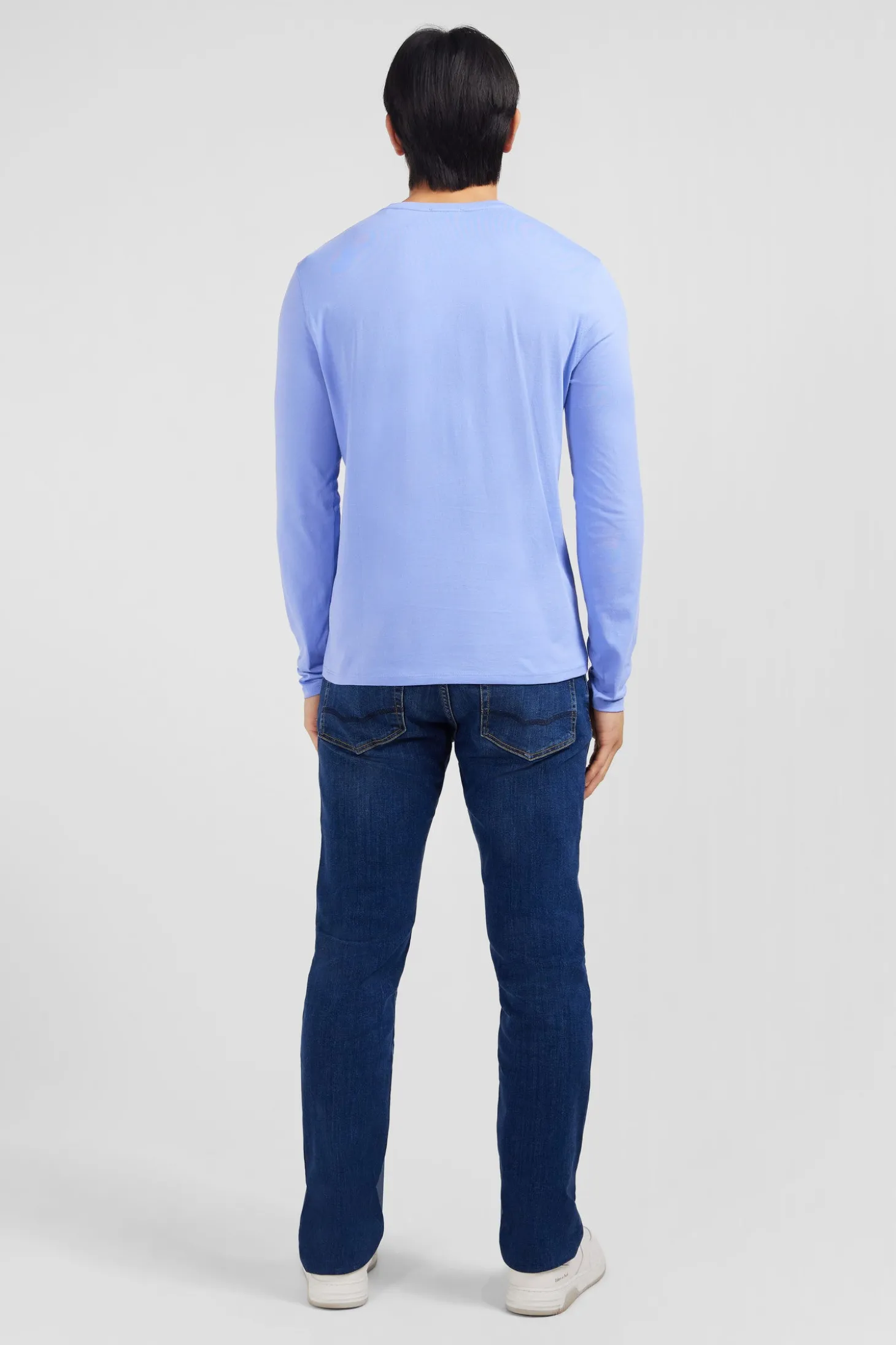 Long sleeved blue V neck t-shirt