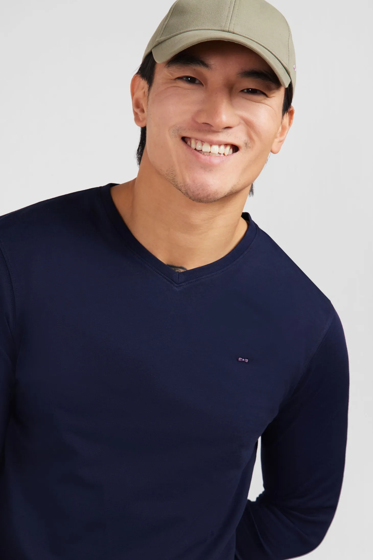 Long sleeved navy blue V neck t-shirt