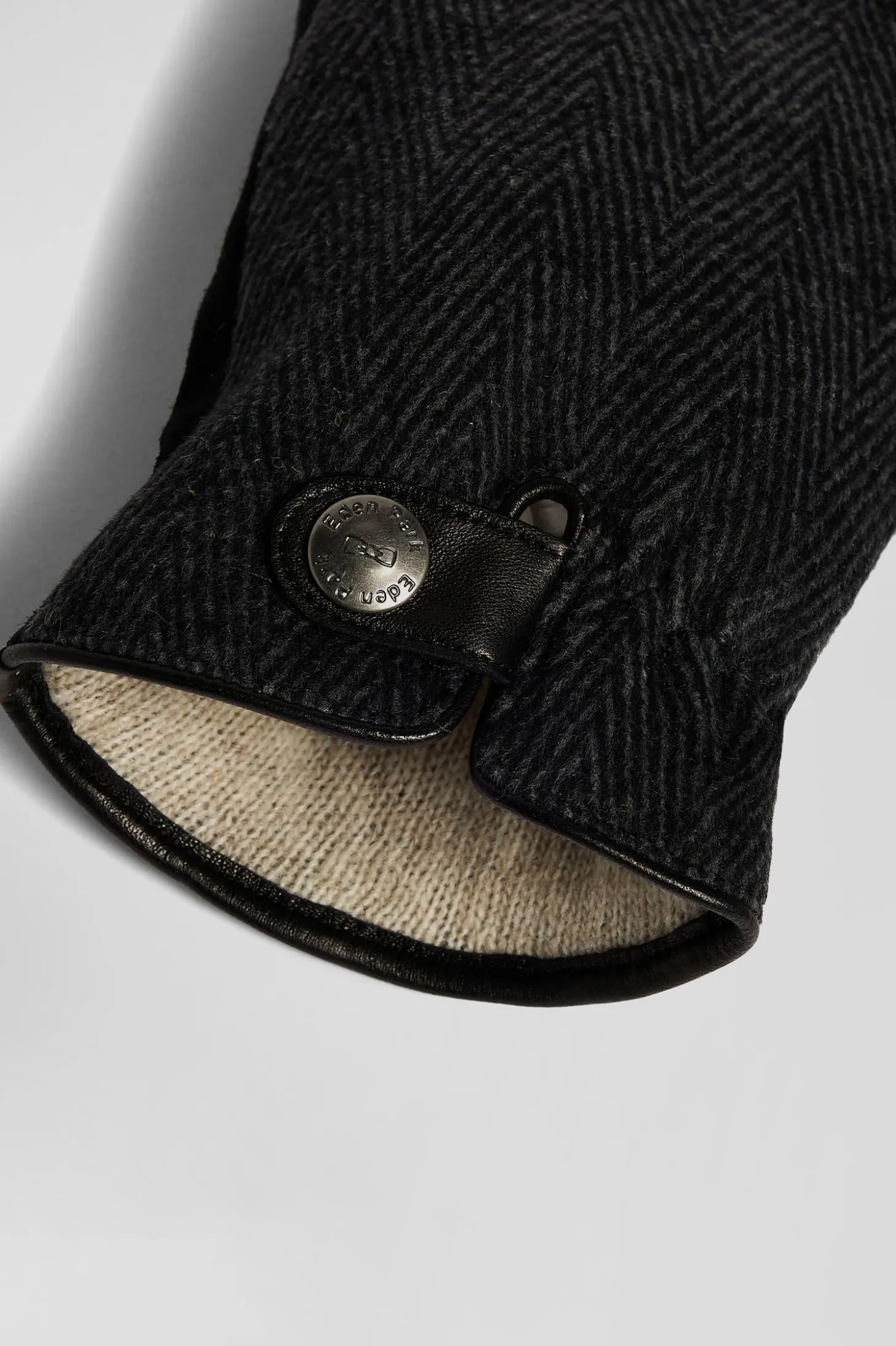 Men's black leather gloves