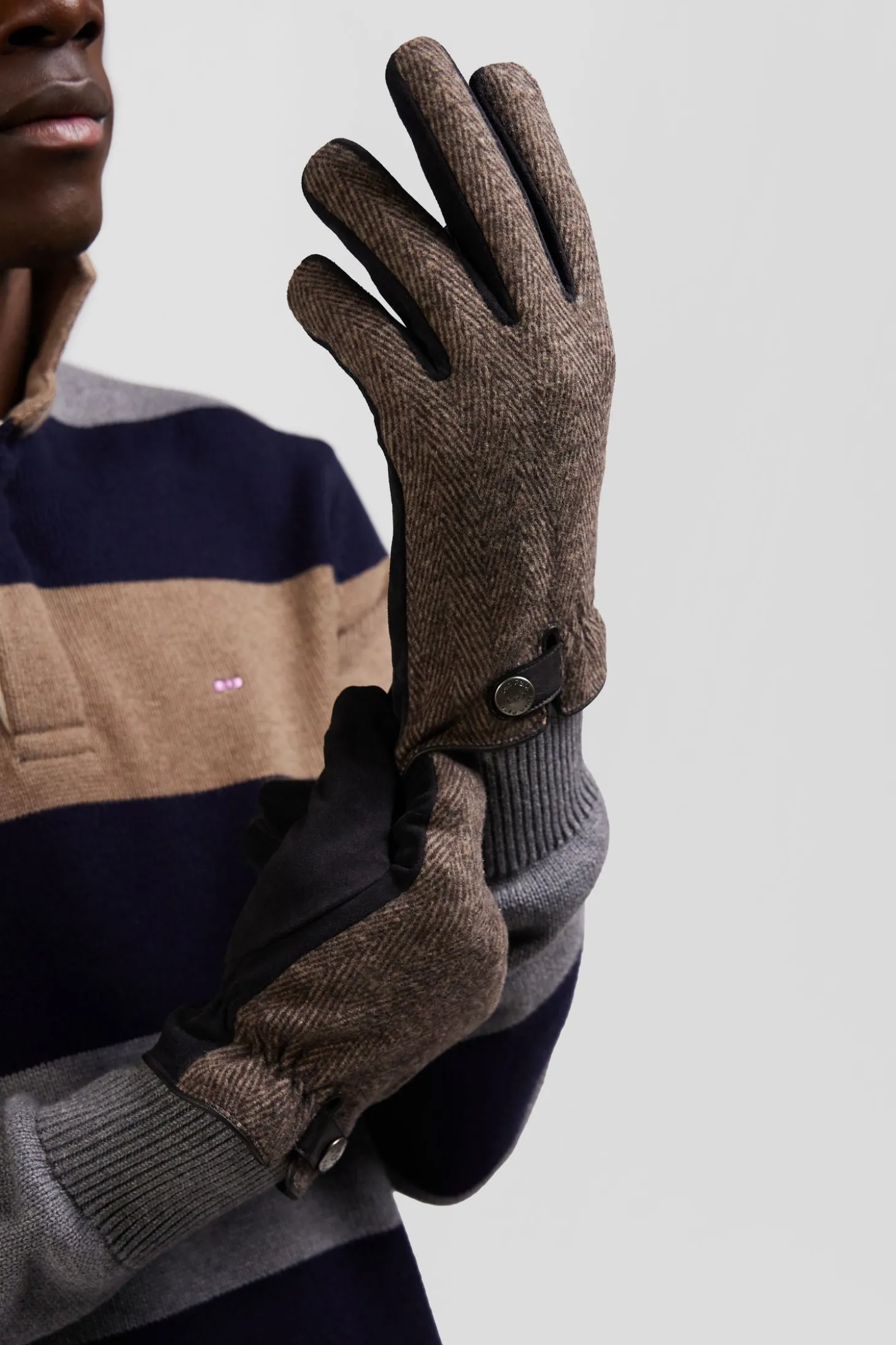 Men's brown leather gloves
