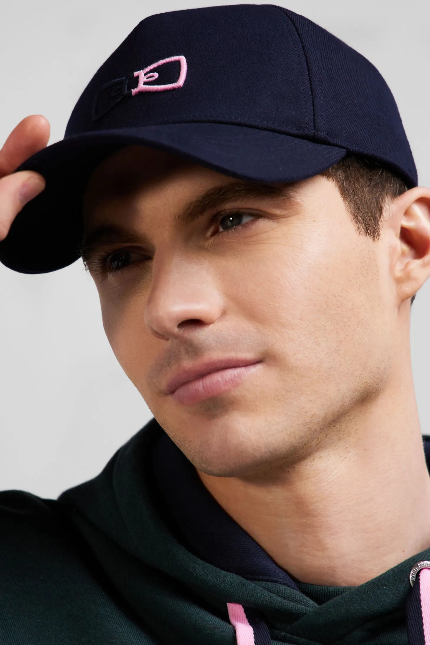Navy blue cap with bow tie embroidery