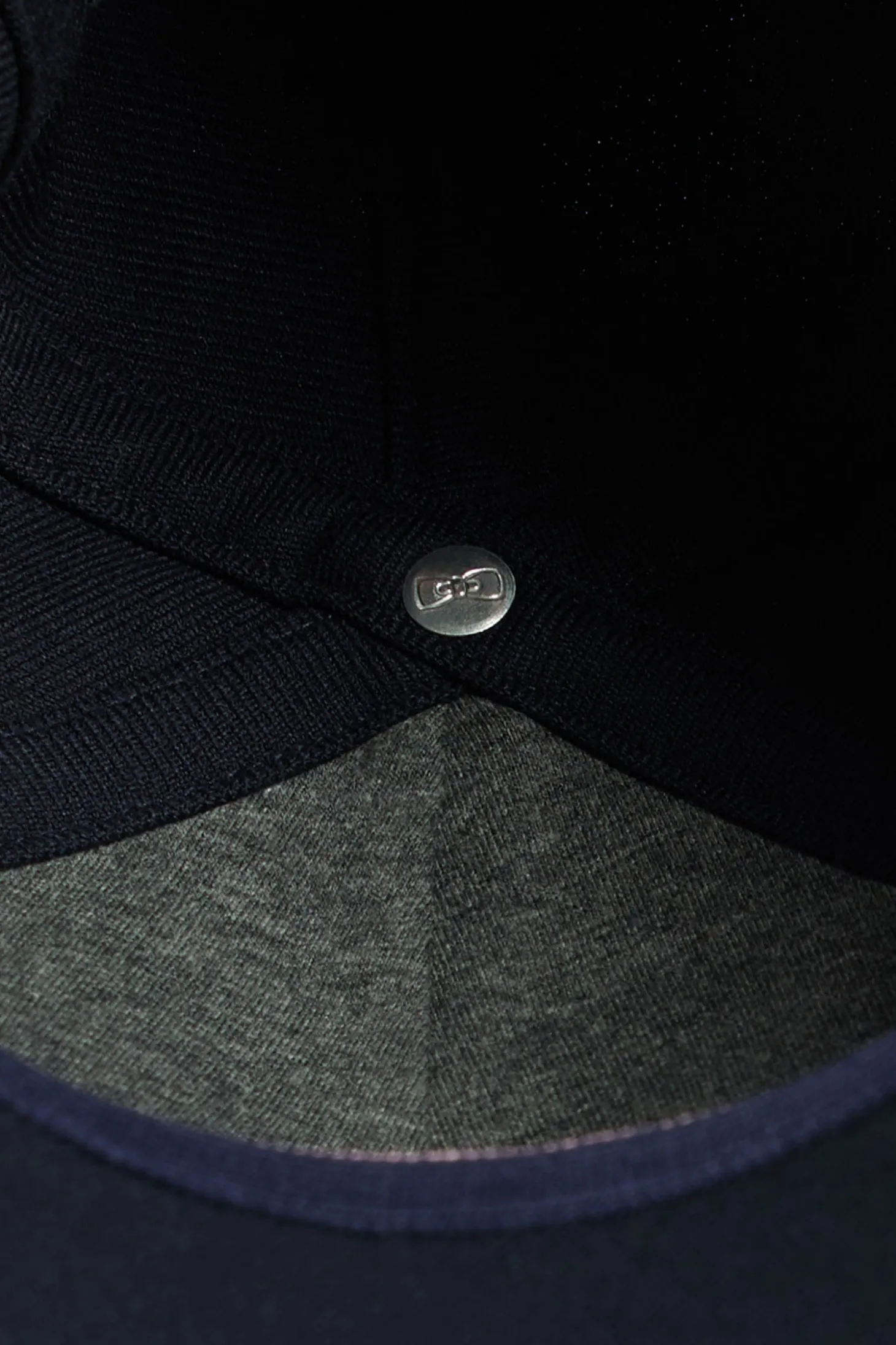 Navy blue cap with bow tie embroidery