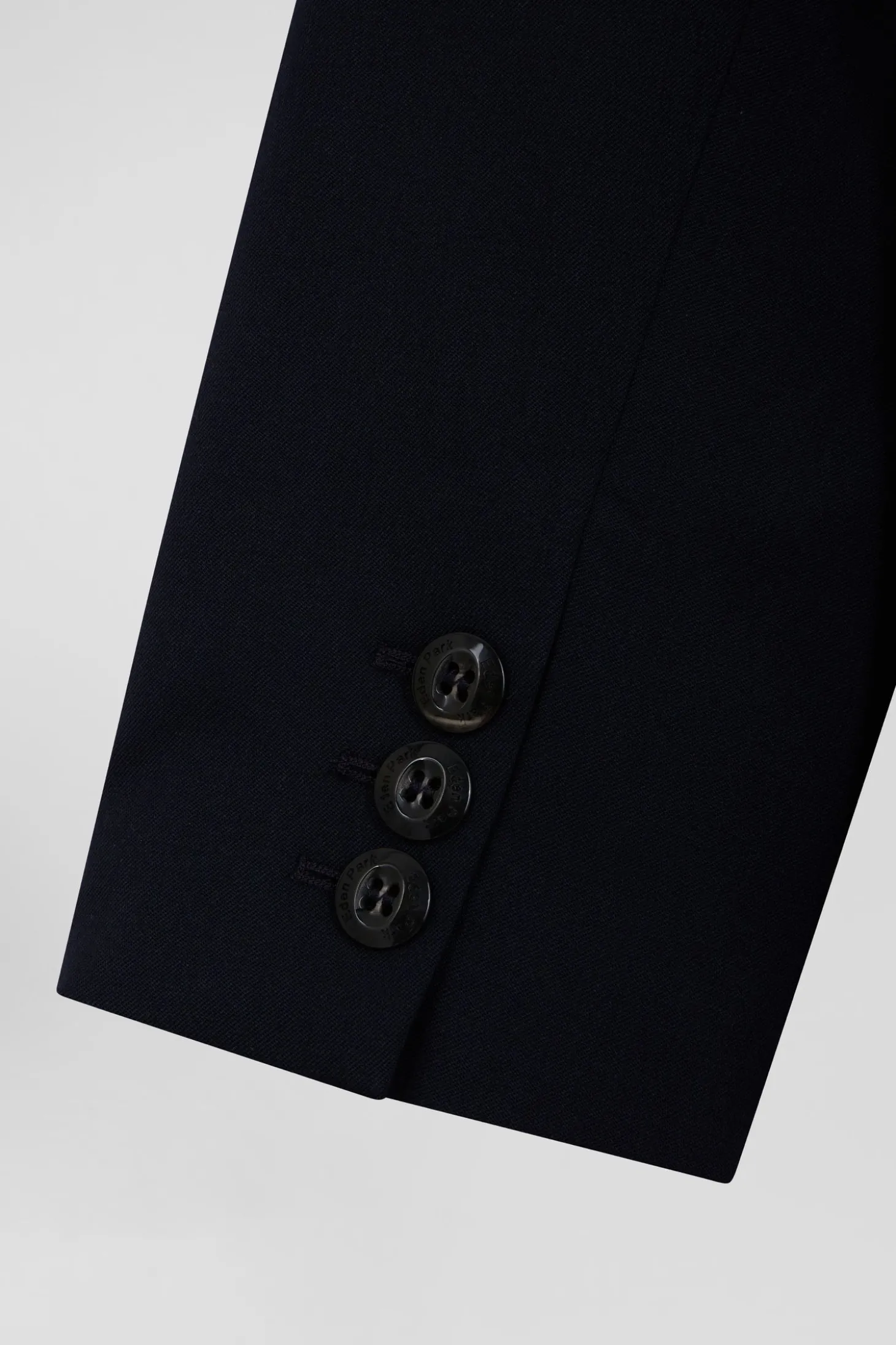 Navy blue double-breasted blazer Modern fit