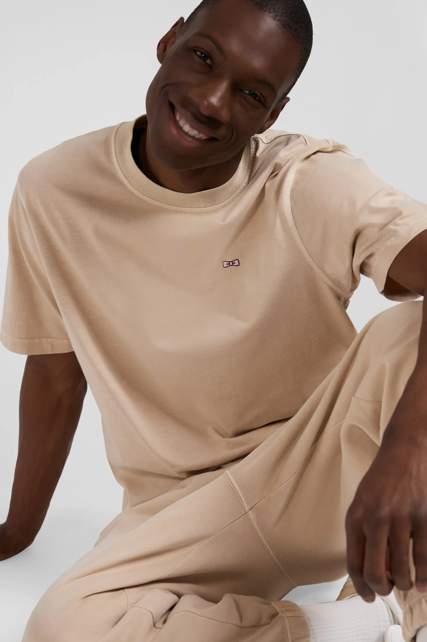 Oversize beige unisex short-sleeved T-shirt in overdyed cotton