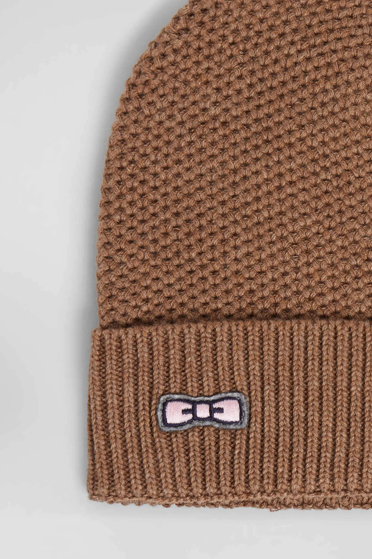 Plain camel cotton beanie with bow tie embroidery