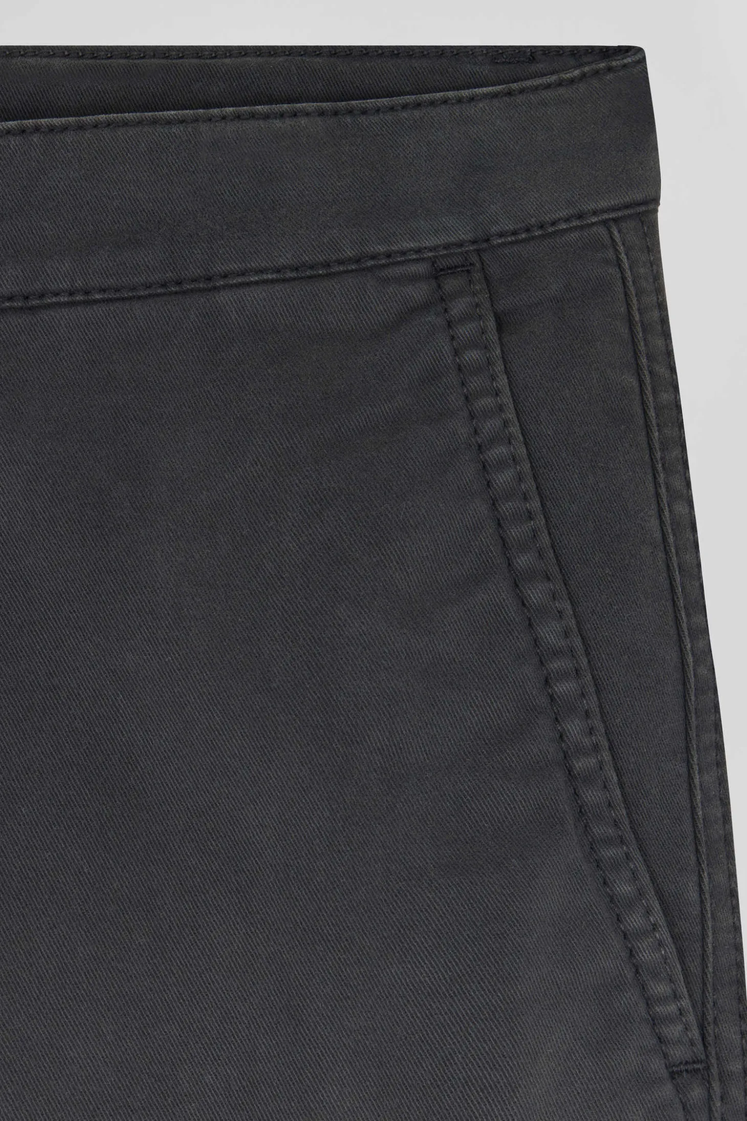 Regular anthracite grey chino trousers in stretch cotton gabardine