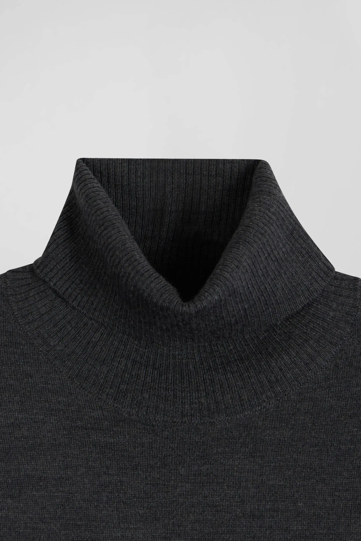 Regular anthracite grey merino wool turtleneck jumper