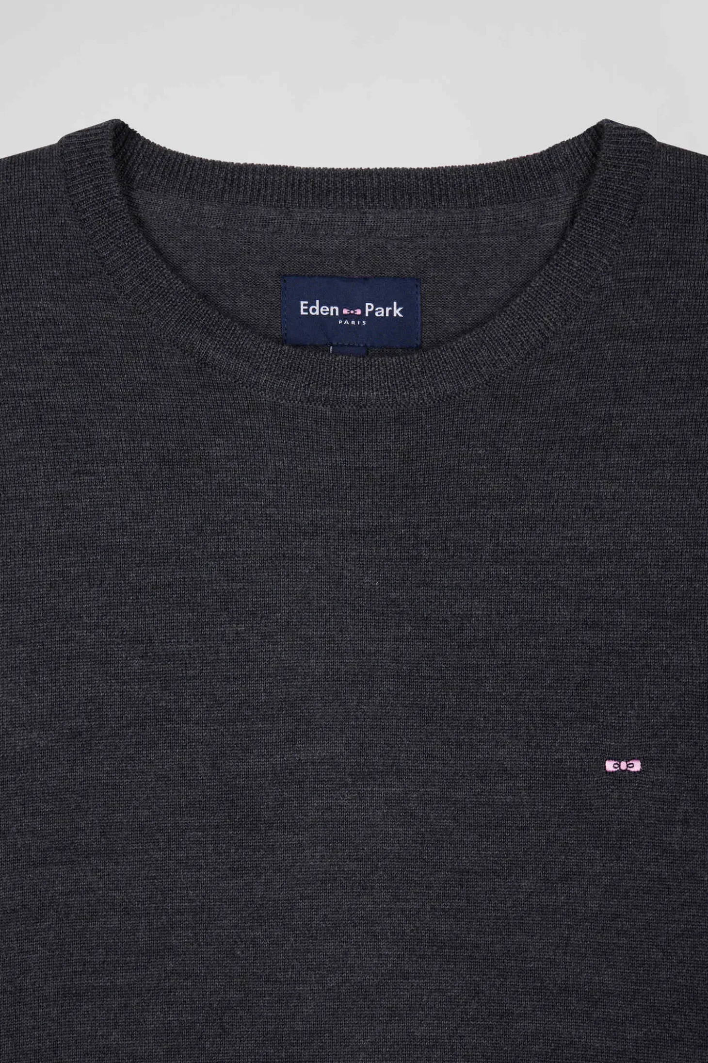 Regular anthracite grey merino wool V-neck jumper