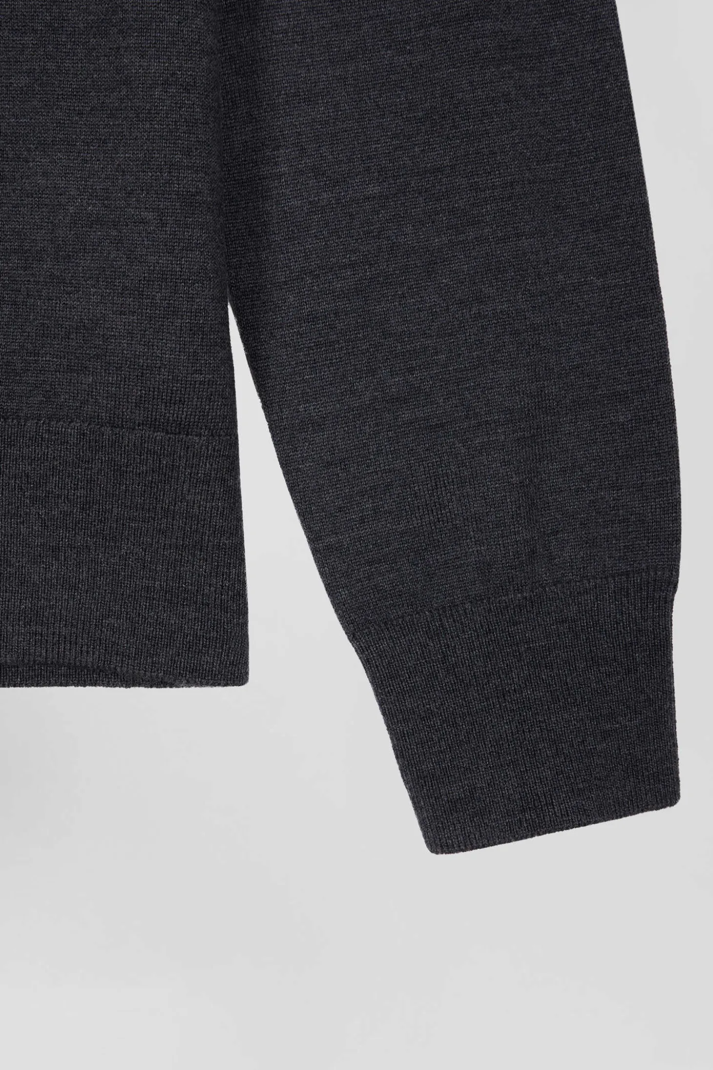 Regular anthracite grey merino wool V-neck jumper