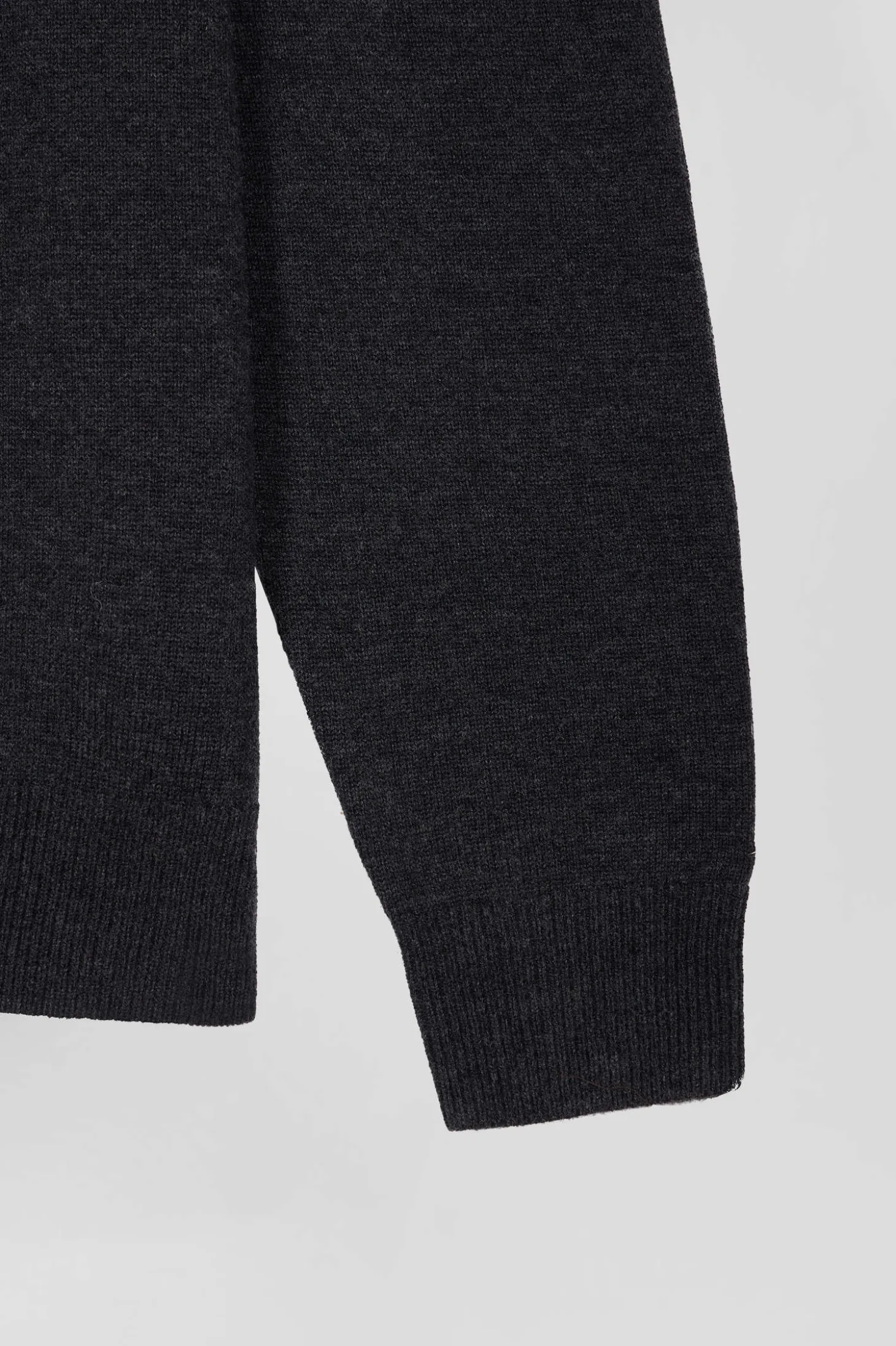 Regular anthracite grey wool and cotton V-neck jumper with striped details
