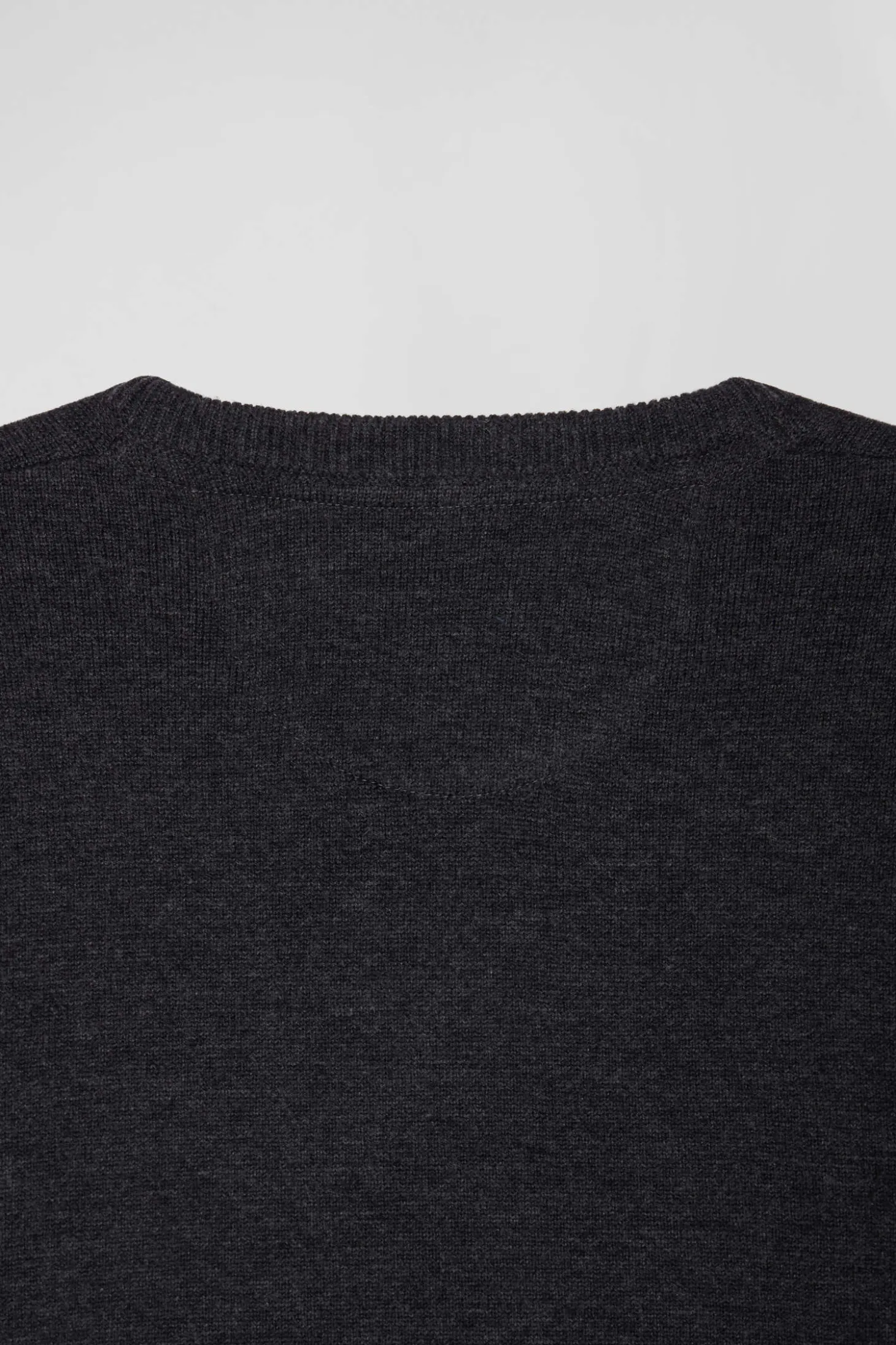 Regular anthracite grey wool and cotton V-neck jumper with striped details