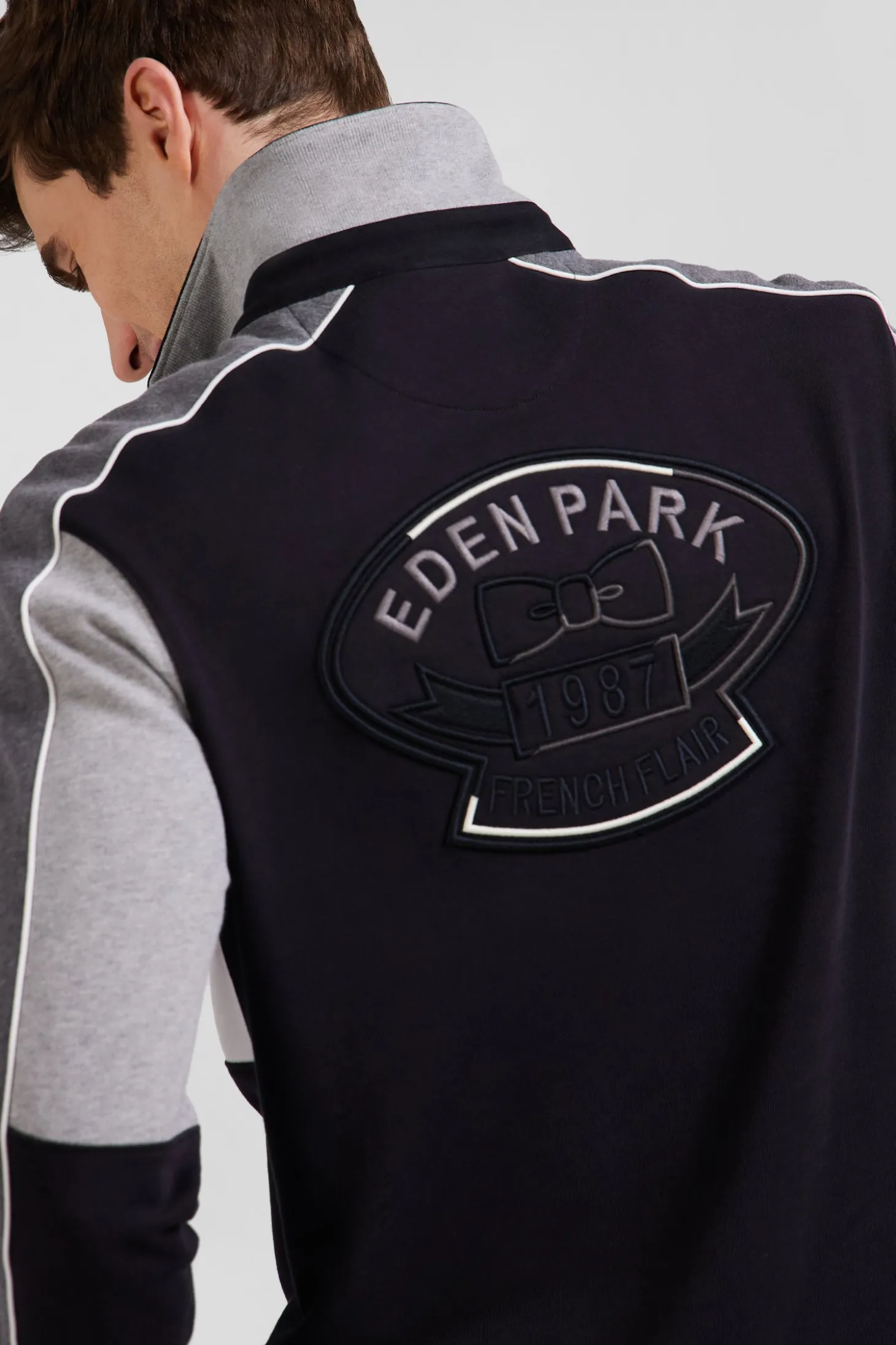 Regular black long-sleeved cotton rugby shirt with back embroidery and piping