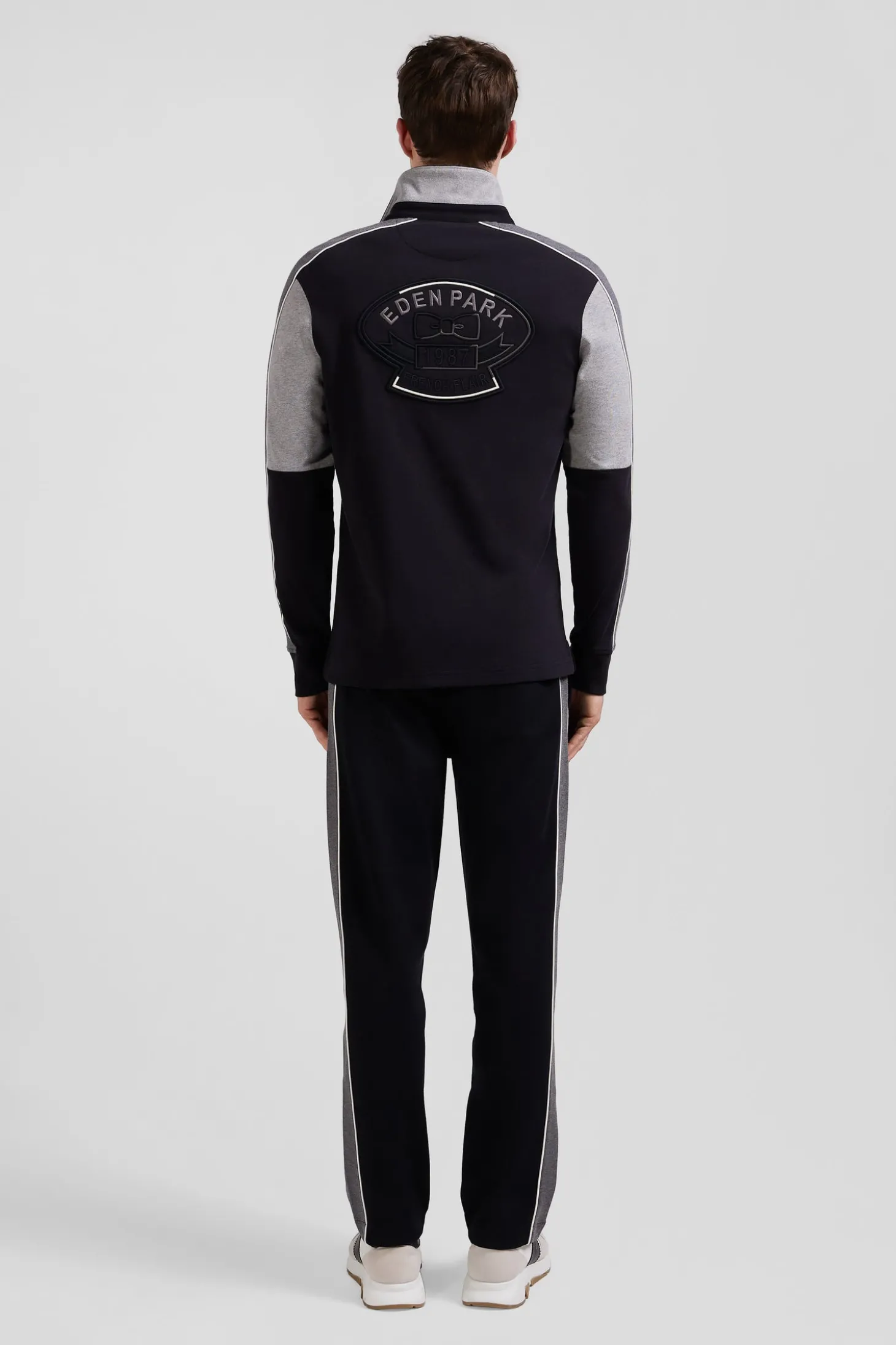 Regular black long-sleeved cotton rugby shirt with back embroidery and piping