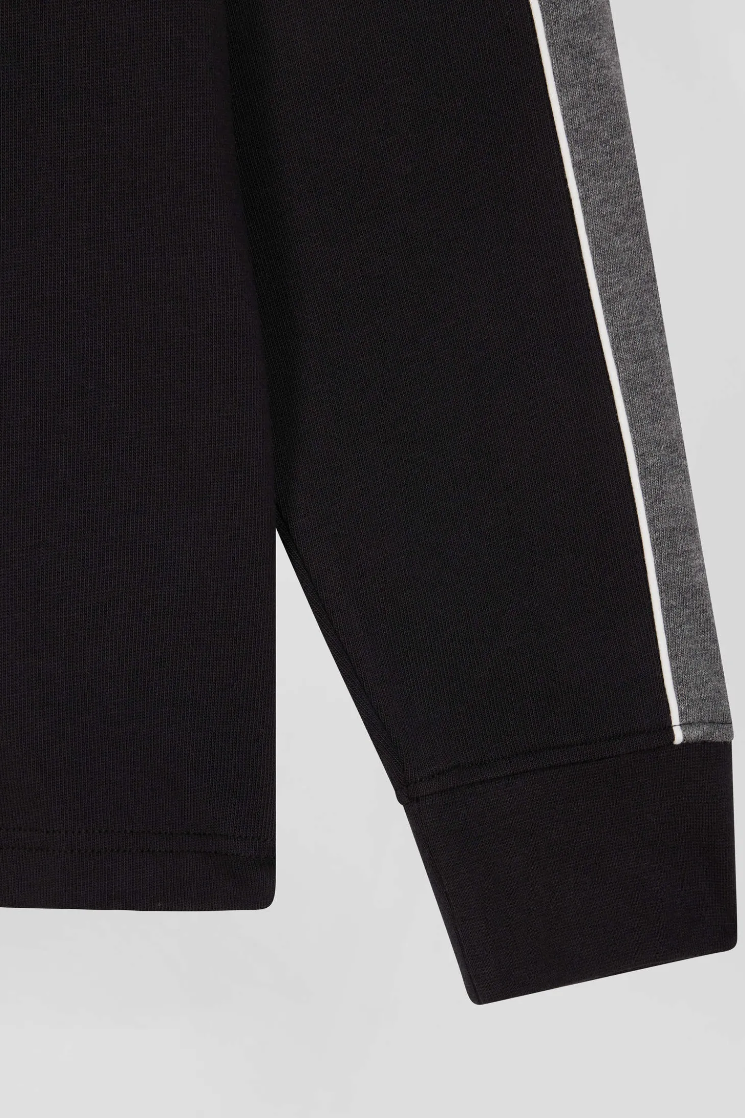 Regular black long-sleeved cotton rugby shirt with back embroidery and piping