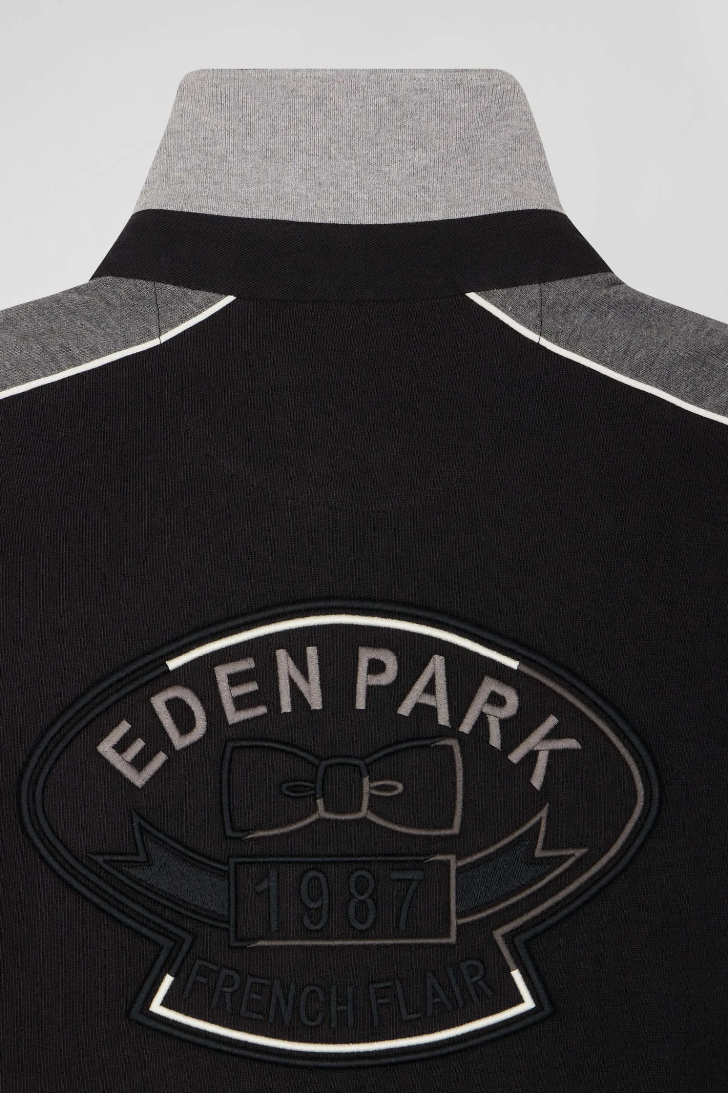 Regular black long-sleeved cotton rugby shirt with back embroidery and piping