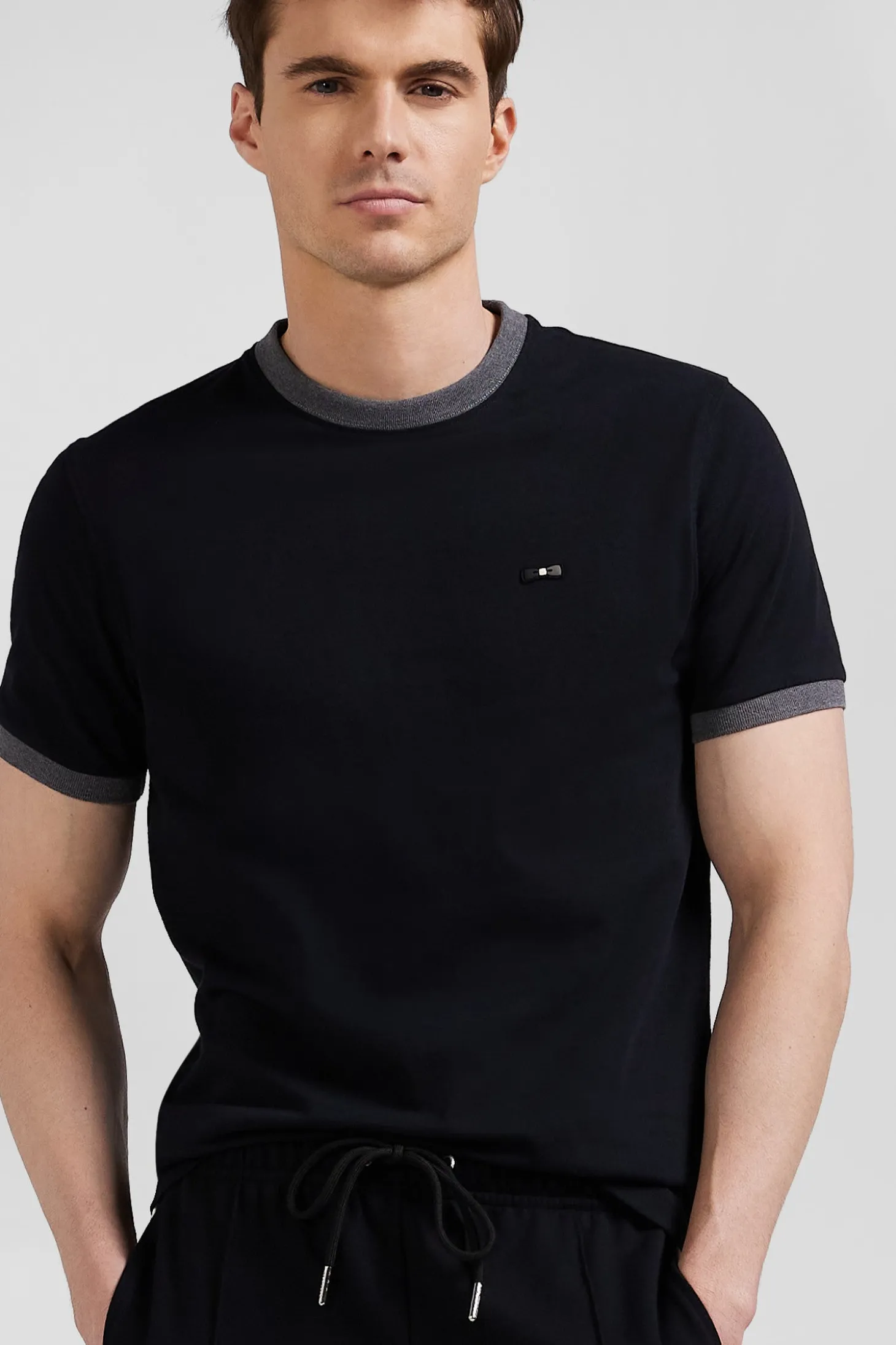 Regular black short-sleeved cotton T-shirt with back embroidery