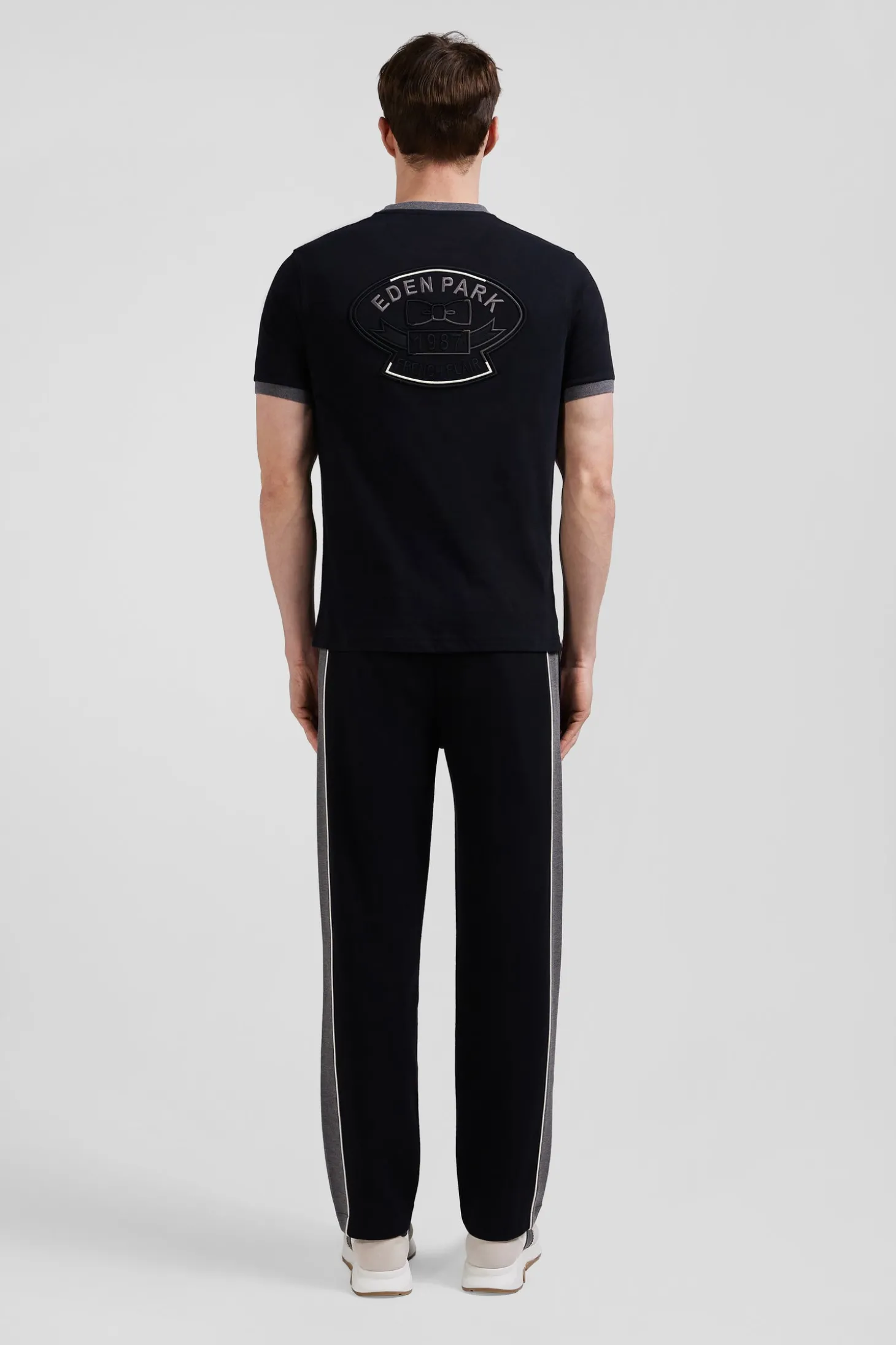 Regular black short-sleeved cotton T-shirt with back embroidery