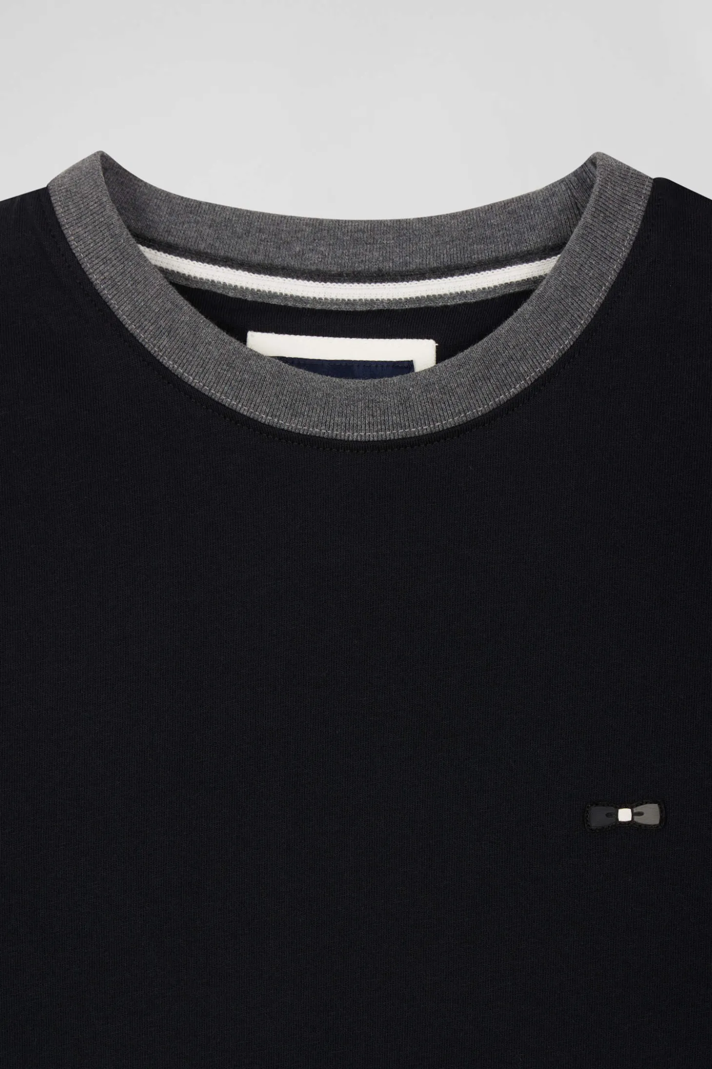 Regular black short-sleeved cotton T-shirt with back embroidery
