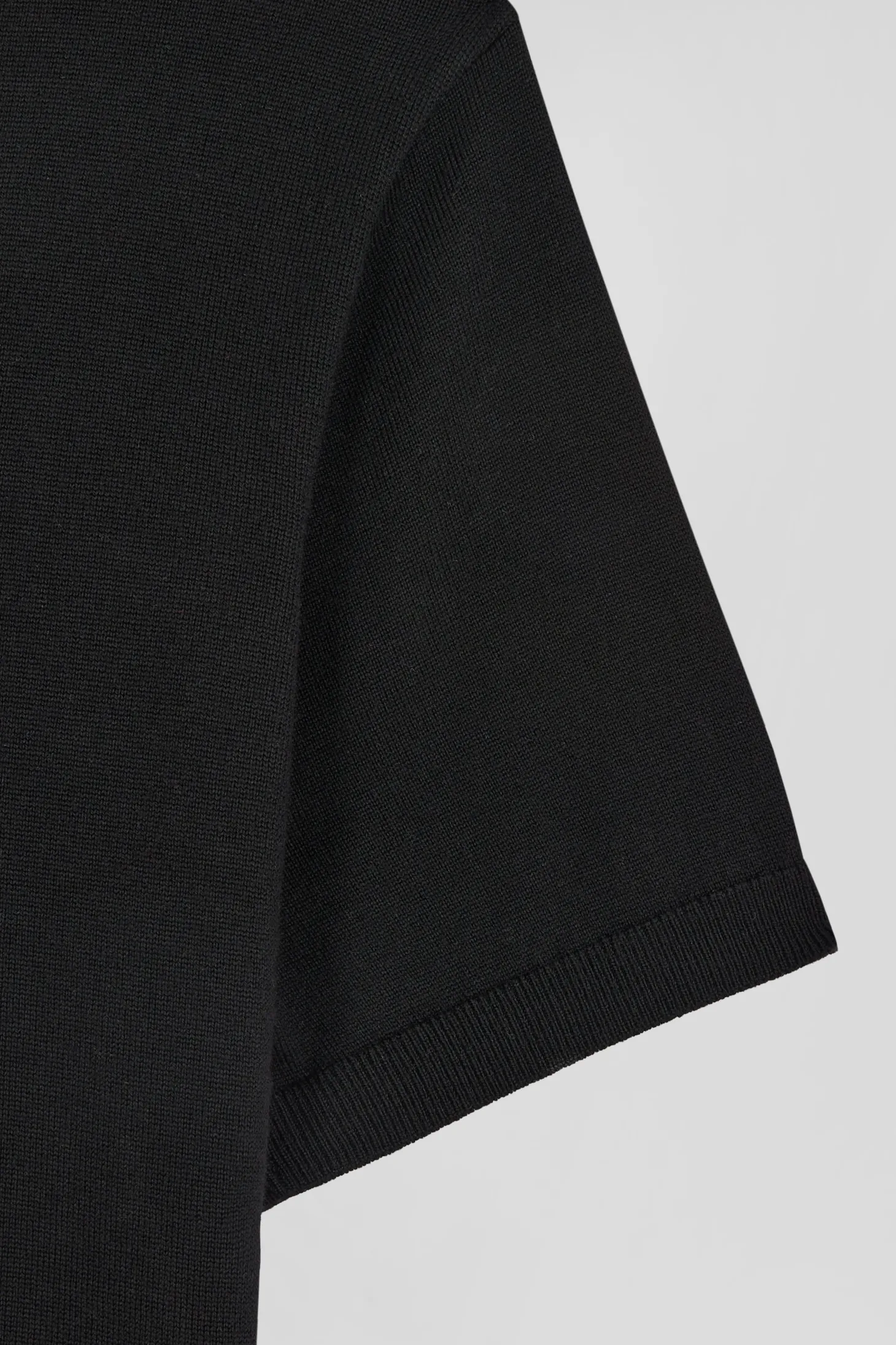 Regular black short-sleeved wool polo neck jumper