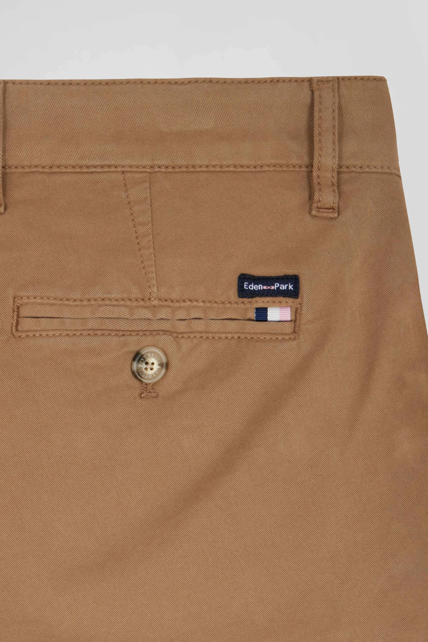 Regular brown chino trousers in stretch cotton gabardine