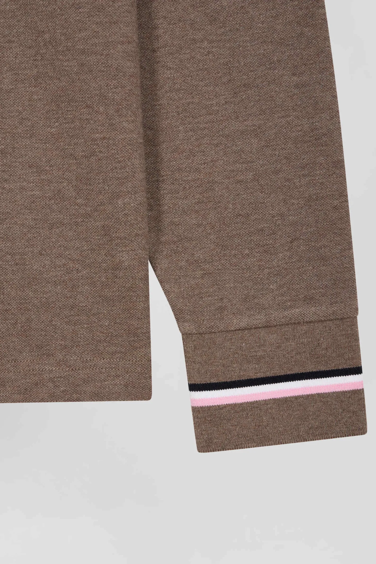 Regular brown long-sleeved cotton piqué polo shirt with rubber badge