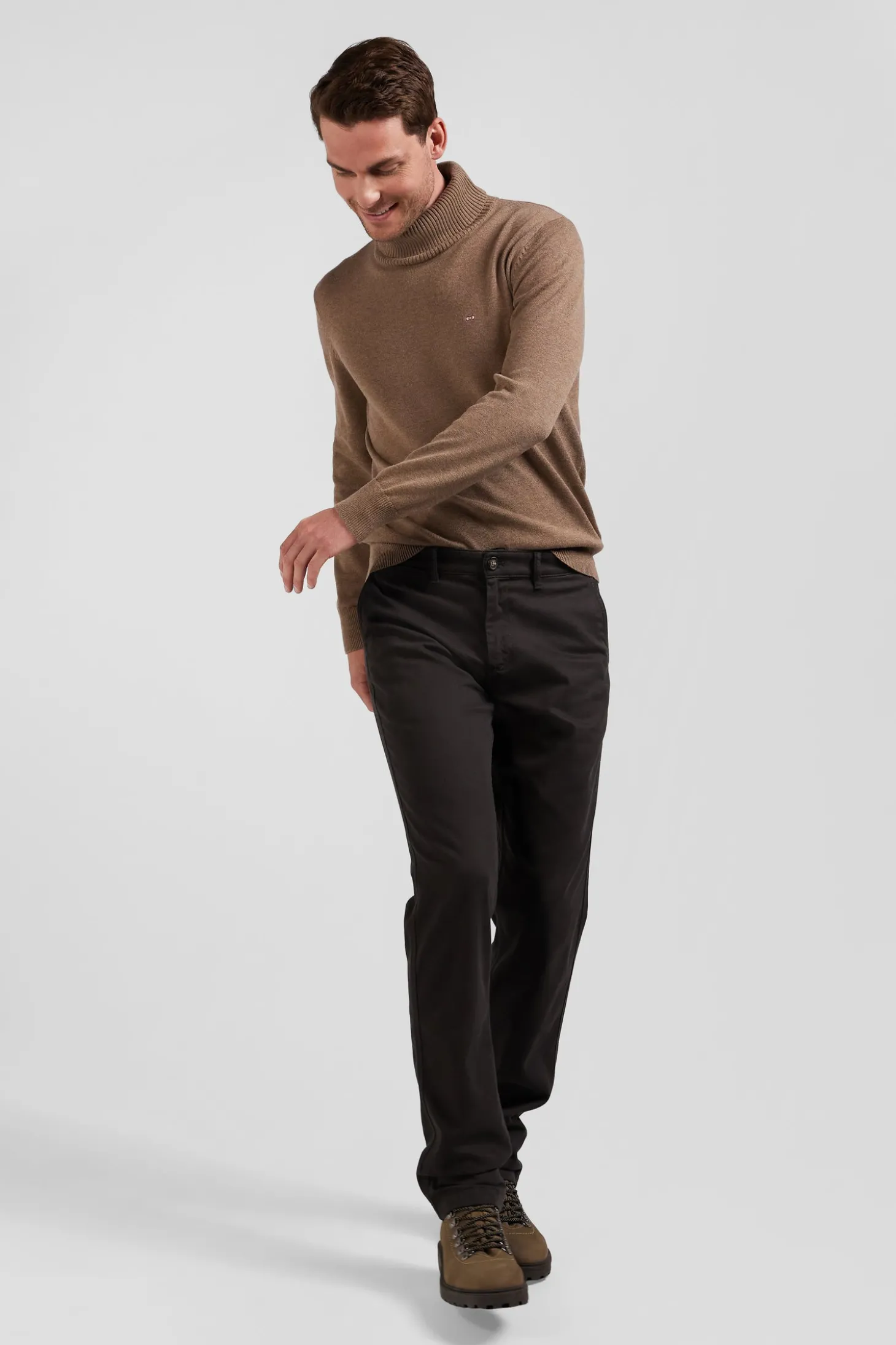 Regular brown stretch cotton piqué and modal chino trousers