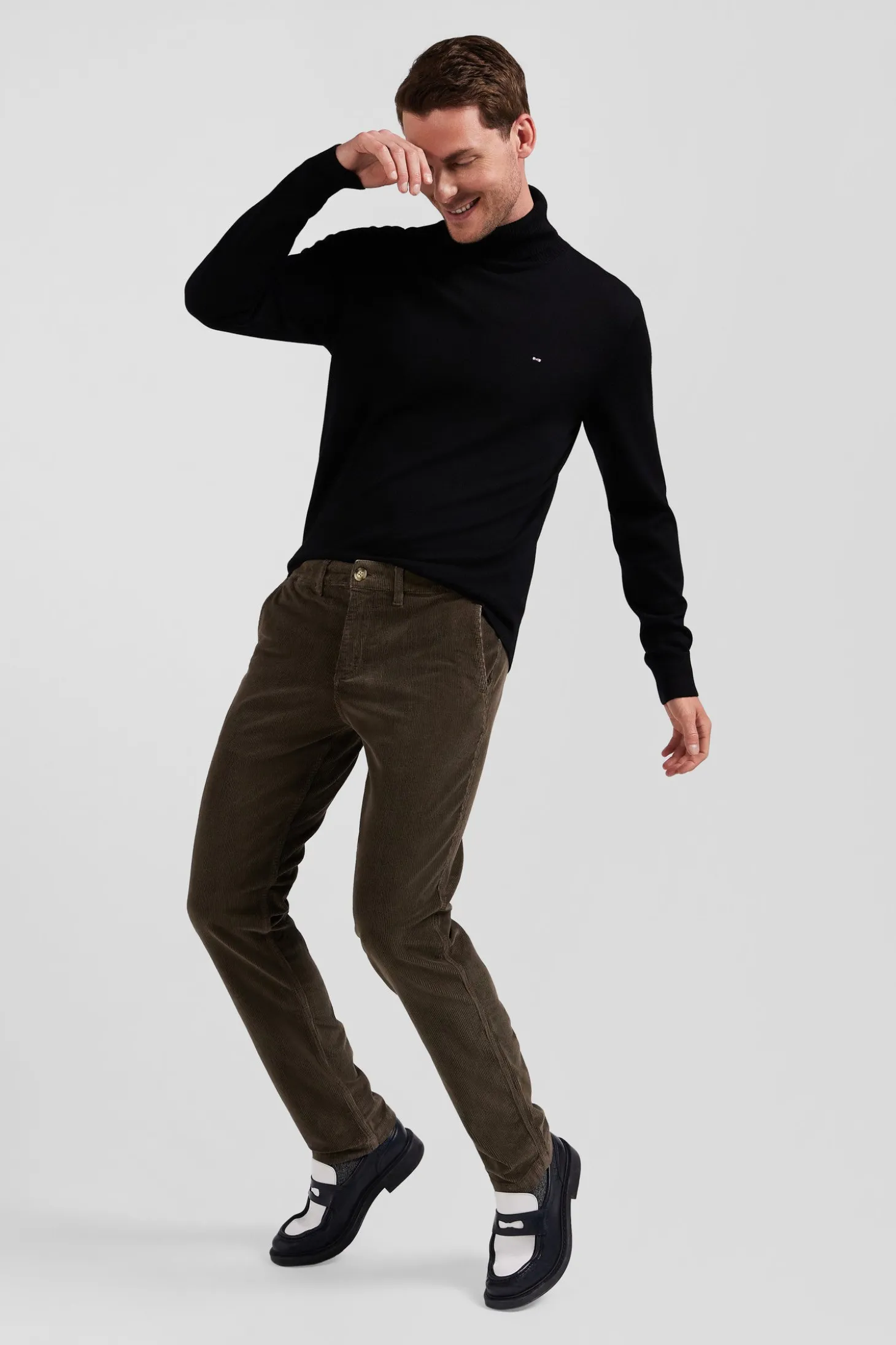 Regular brown stretch cotton velvet chino trousers