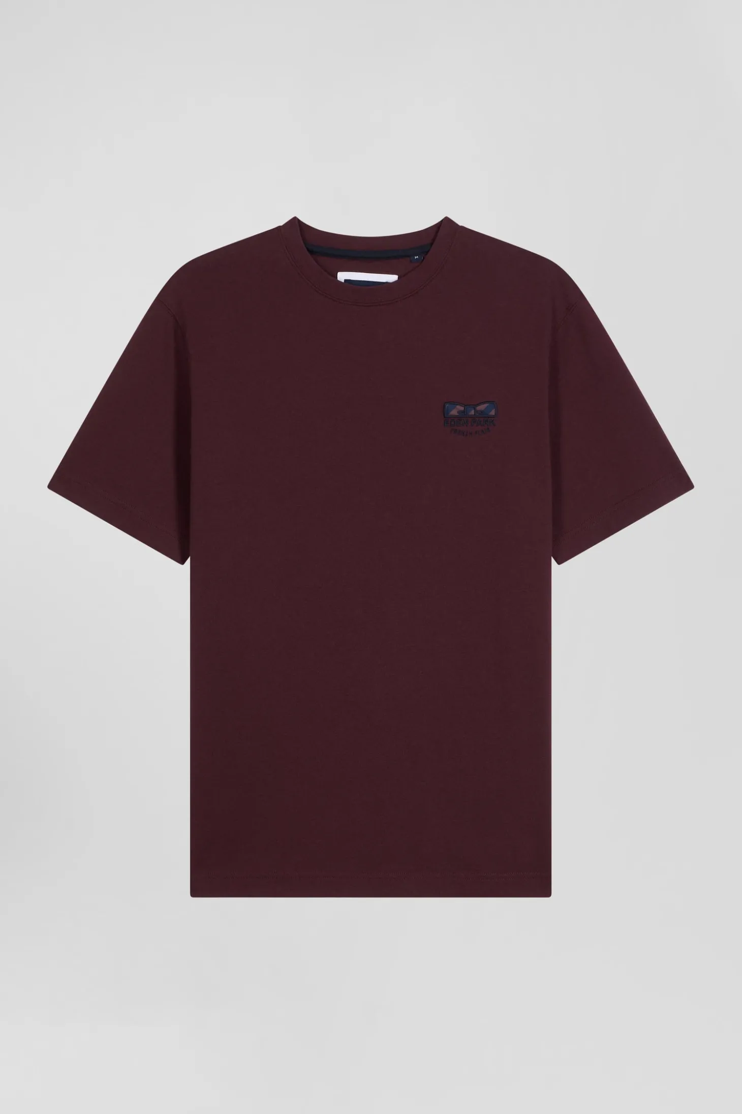 Regular burgundy short-sleeved cotton T-shirt with tie patchwork emblem