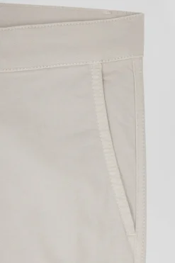 Regular camel chino trousers in stretch cotton gabardine